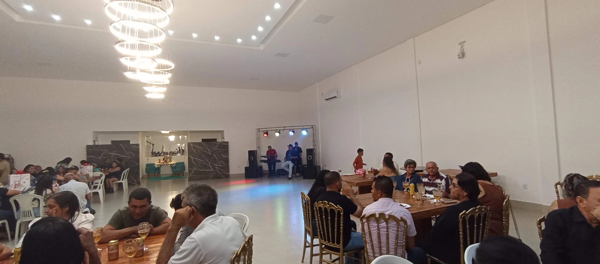/image/19o-encontro-de-liderancas-rurais-reune-autoridades-associacoes-e-produtores-em-lagoa-dos-patos-mg?src=https%3A%2F%2Fimg2.pixhost.to%2Fimages%2F7461%2F719065319_img_20251205_223332.jpg&w=2000&q=85