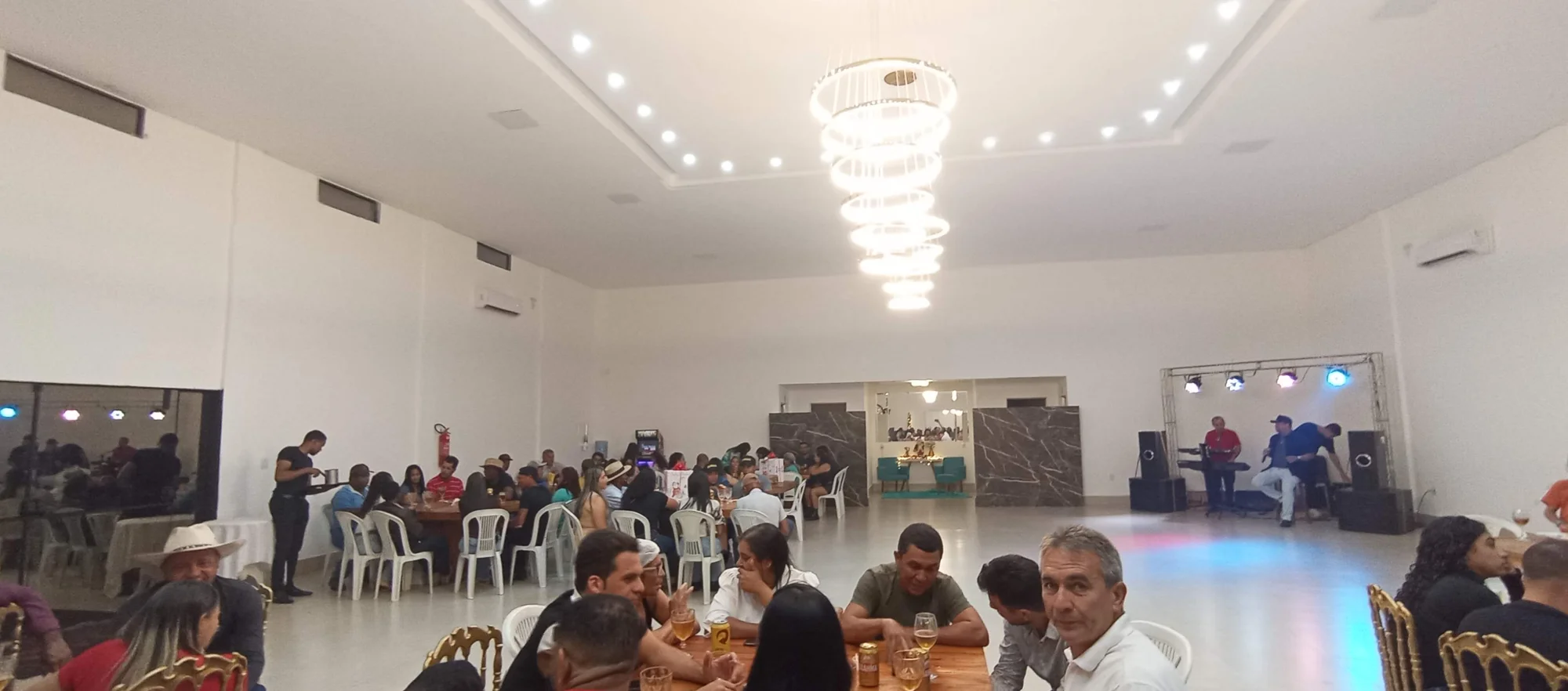 /image/19o-encontro-de-liderancas-rurais-reune-autoridades-associacoes-e-produtores-em-lagoa-dos-patos-mg?src=https%3A%2F%2Fimg2.pixhost.to%2Fimages%2F7461%2F719065320_img_20251205_223343.jpg&w=2000&q=85