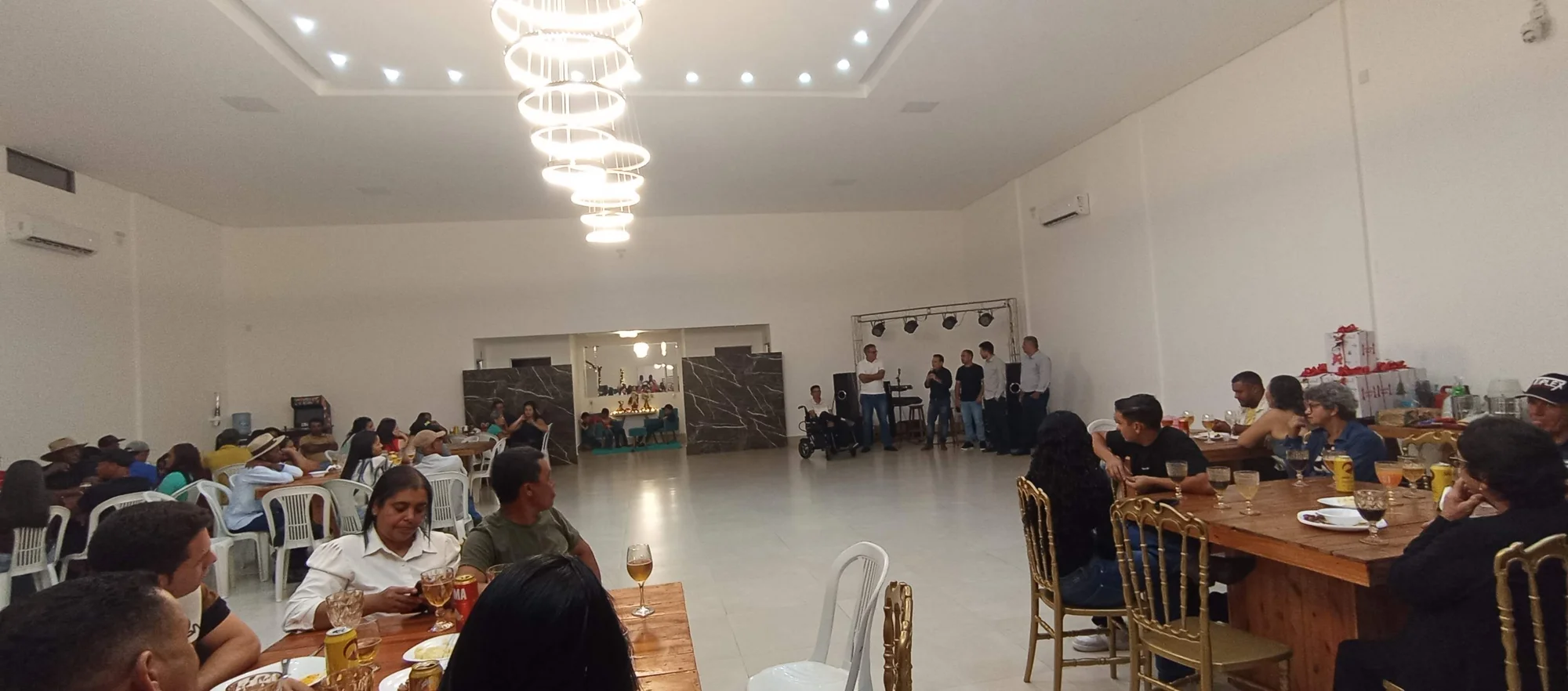 /image/19o-encontro-de-liderancas-rurais-reune-autoridades-associacoes-e-produtores-em-lagoa-dos-patos-mg?src=https%3A%2F%2Fimg2.pixhost.to%2Fimages%2F7461%2F719065339_img_20251205_210612.jpg&w=2000&q=85