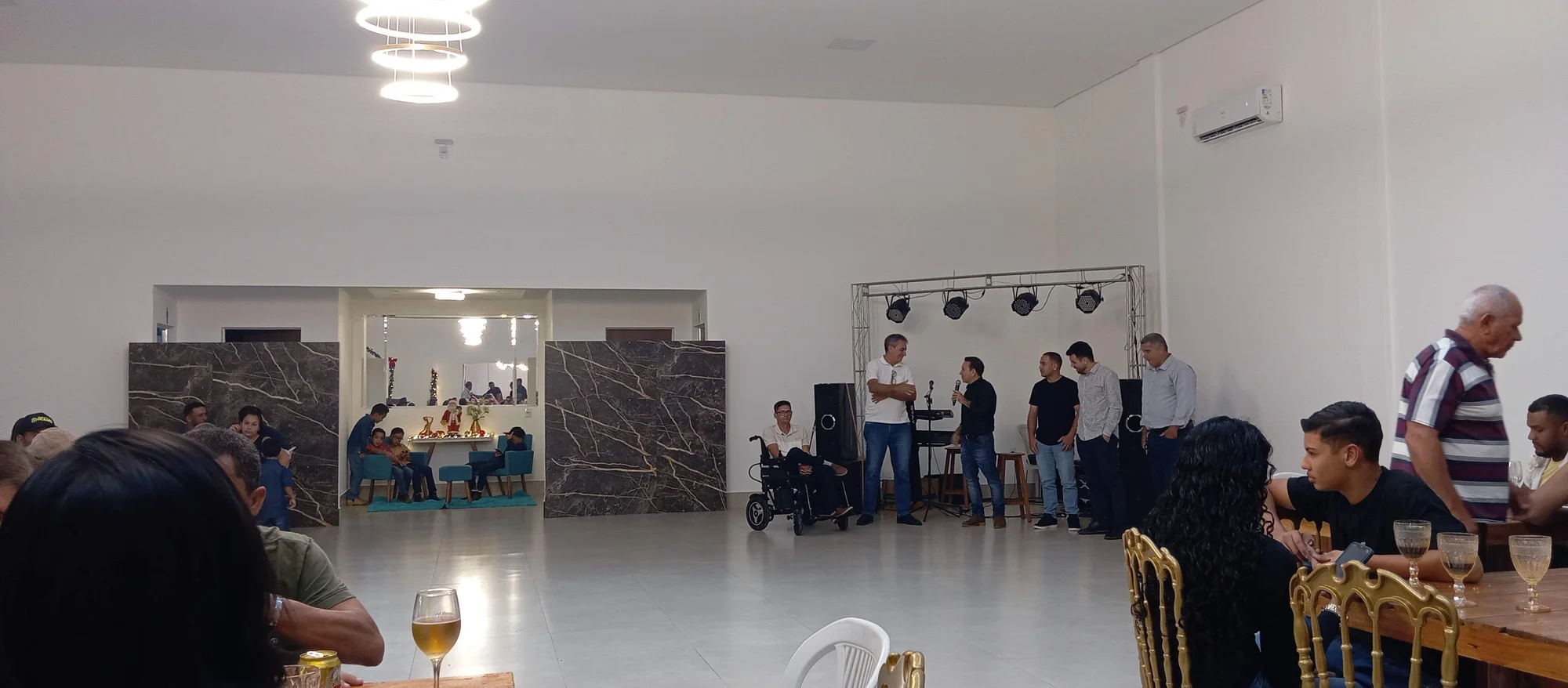 /image/19o-encontro-de-liderancas-rurais-reune-autoridades-associacoes-e-produtores-em-lagoa-dos-patos-mg?src=https%3A%2F%2Fimg2.pixhost.to%2Fimages%2F7461%2F719065342_img_20251205_210658.jpg&w=2000&q=85