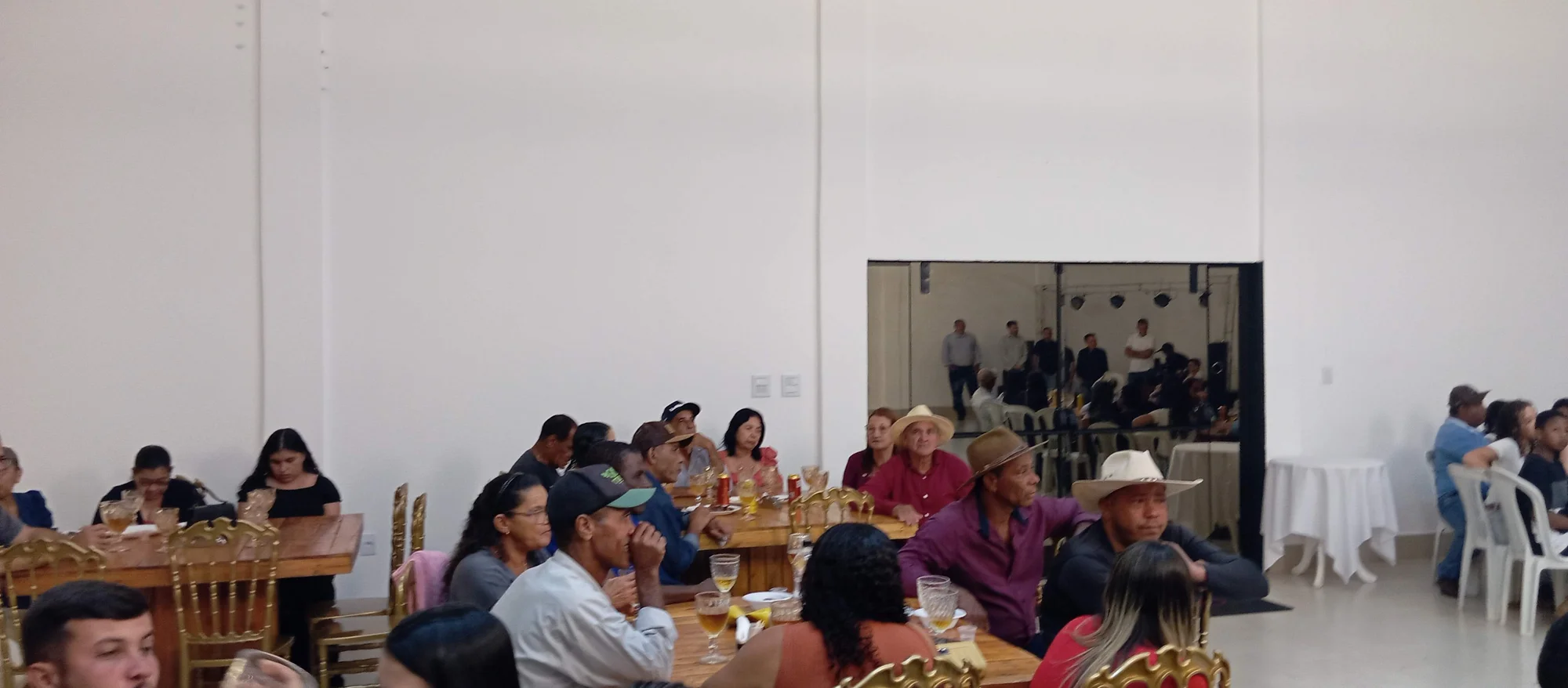 /image/19o-encontro-de-liderancas-rurais-reune-autoridades-associacoes-e-produtores-em-lagoa-dos-patos-mg?src=https%3A%2F%2Fimg2.pixhost.to%2Fimages%2F7461%2F719065354_img_20251205_211131.jpg&w=2000&q=85