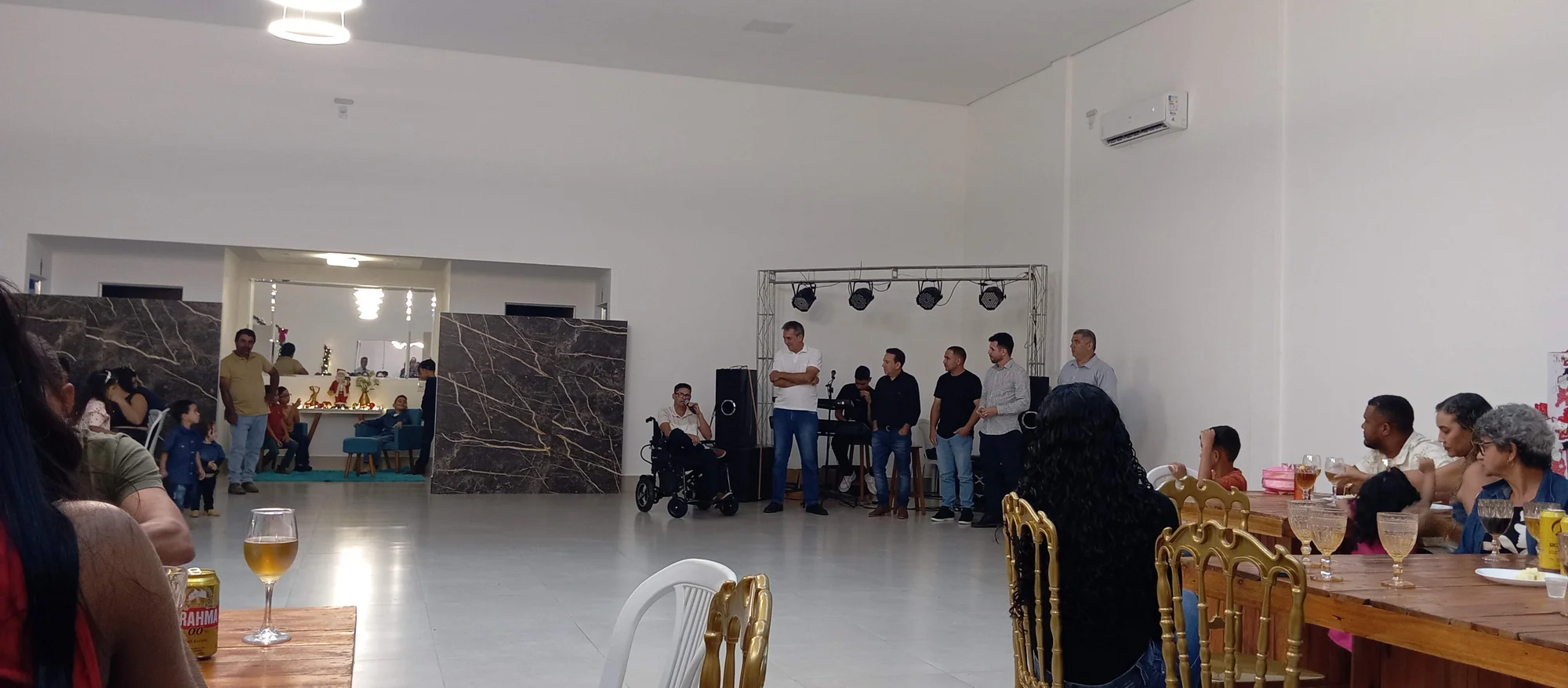 /image/19o-encontro-de-liderancas-rurais-reune-autoridades-associacoes-e-produtores-em-lagoa-dos-patos-mg?src=https%3A%2F%2Fimg2.pixhost.to%2Fimages%2F7461%2F719065359_img_20251205_211317.jpg&w=2000&q=85