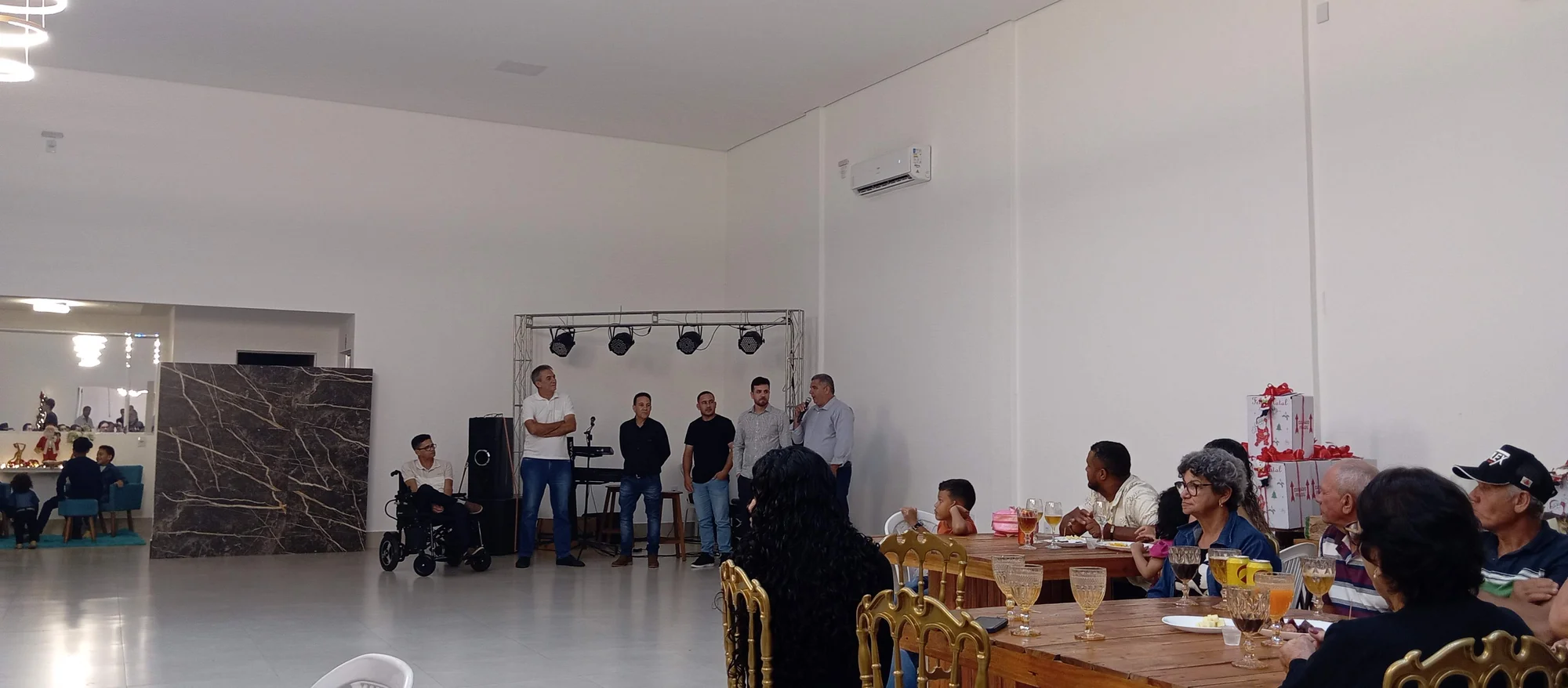 /image/19o-encontro-de-liderancas-rurais-reune-autoridades-associacoes-e-produtores-em-lagoa-dos-patos-mg?src=https%3A%2F%2Fimg2.pixhost.to%2Fimages%2F7461%2F719065361_img_20251205_211410.jpg&w=2000&q=85