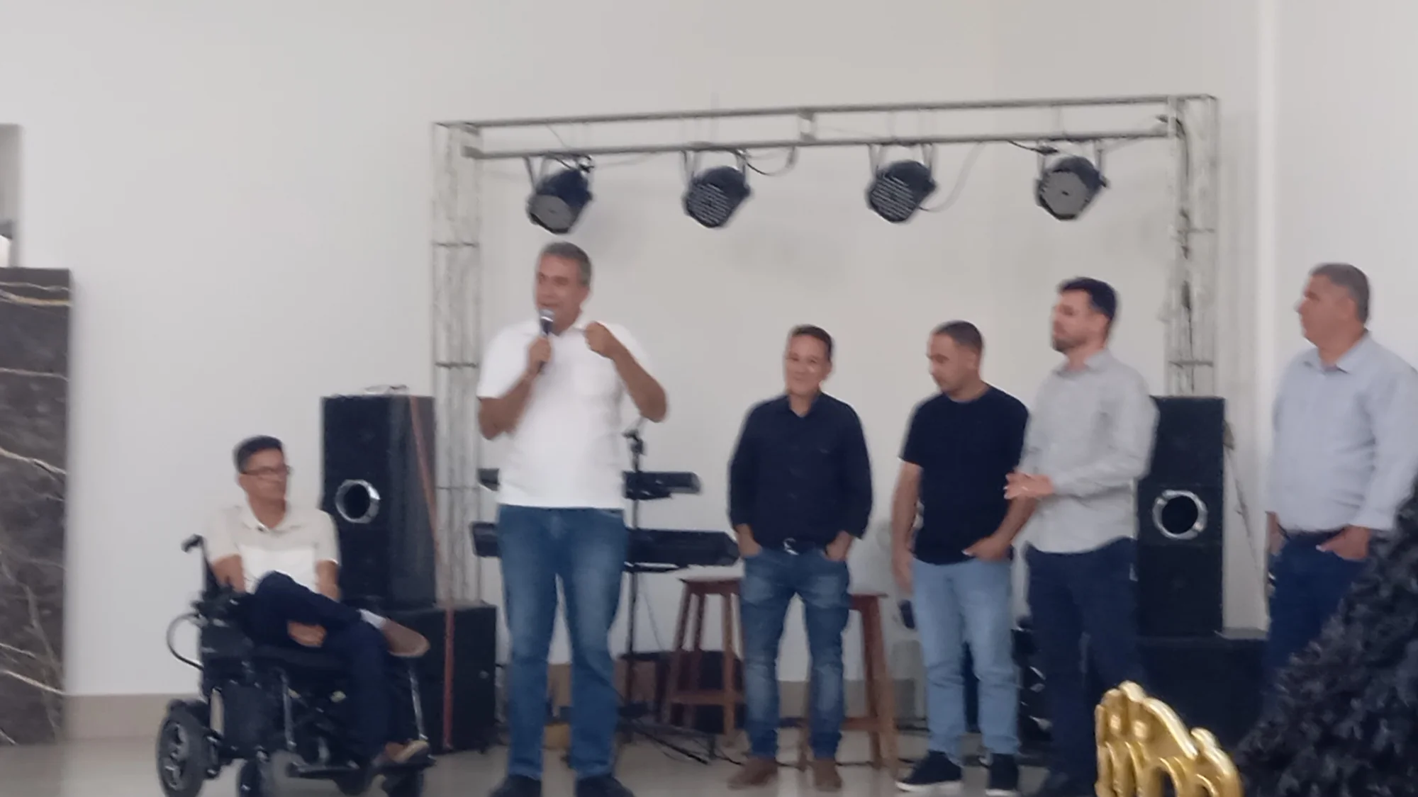 /image/19o-encontro-de-liderancas-rurais-reune-autoridades-associacoes-e-produtores-em-lagoa-dos-patos-mg?src=https%3A%2F%2Fimg2.pixhost.to%2Fimages%2F7461%2F719065385_img_20251205_212159.jpg&w=2000&q=85