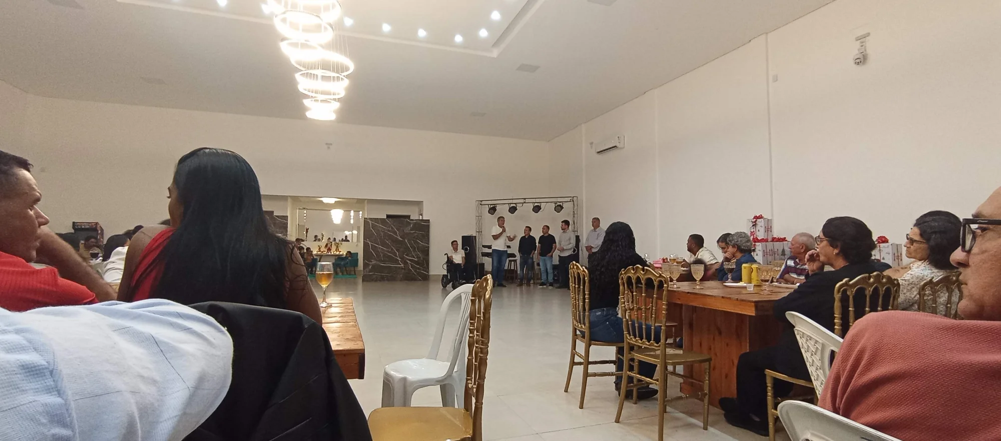 /image/19o-encontro-de-liderancas-rurais-reune-autoridades-associacoes-e-produtores-em-lagoa-dos-patos-mg?src=https%3A%2F%2Fimg2.pixhost.to%2Fimages%2F7461%2F719065396_img_20251205_212427.jpg&w=2000&q=85