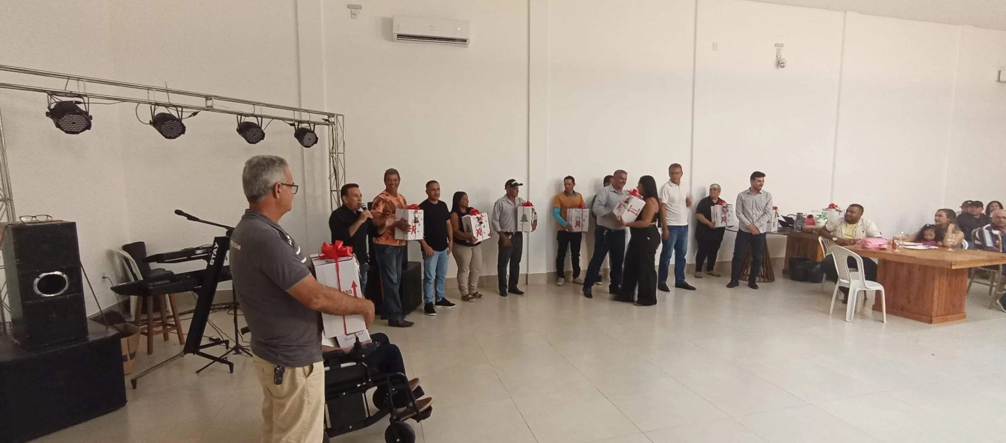 /image/19o-encontro-de-liderancas-rurais-reune-autoridades-associacoes-e-produtores-em-lagoa-dos-patos-mg?src=https%3A%2F%2Fimg2.pixhost.to%2Fimages%2F7461%2F719065473_img_20251205_213535.jpg&w=2000&q=85