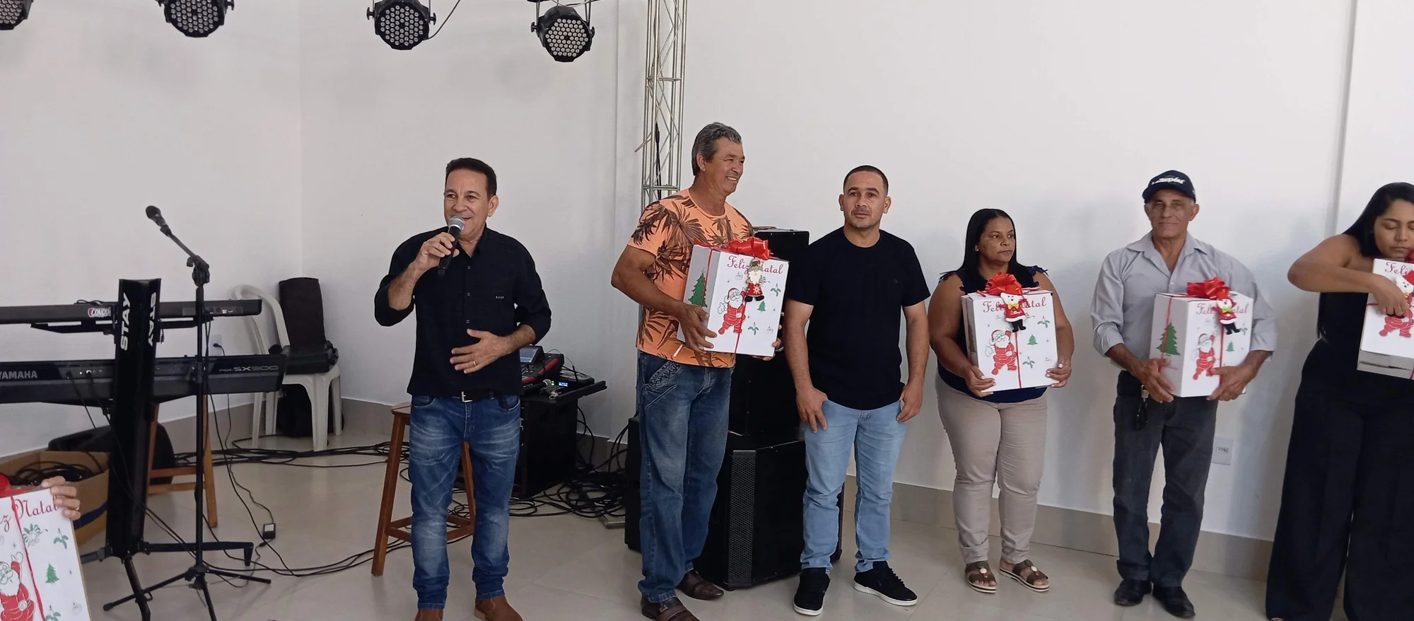 /image/19o-encontro-de-liderancas-rurais-reune-autoridades-associacoes-e-produtores-em-lagoa-dos-patos-mg?src=https%3A%2F%2Fimg2.pixhost.to%2Fimages%2F7461%2F719065482_img_20251205_213548.jpg&w=2000&q=85