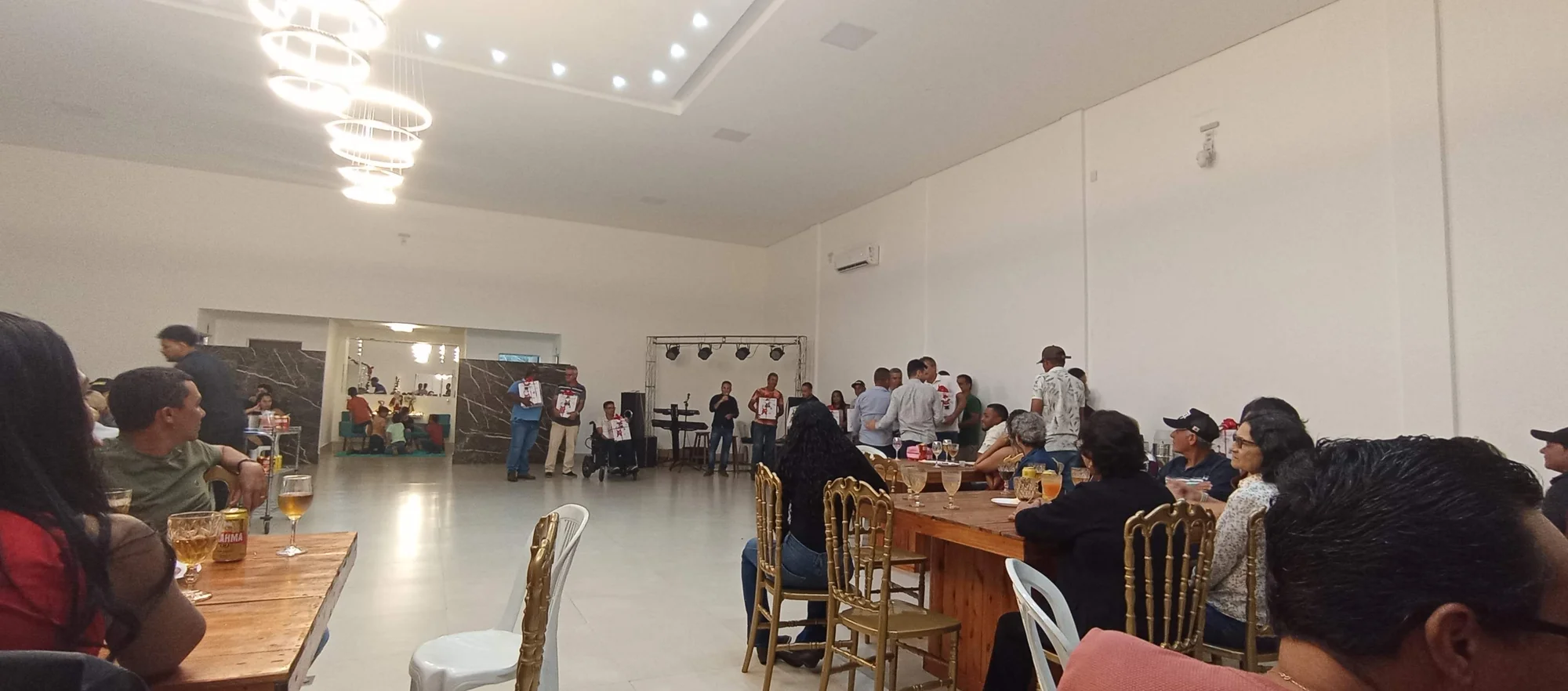/image/19o-encontro-de-liderancas-rurais-reune-autoridades-associacoes-e-produtores-em-lagoa-dos-patos-mg?src=https%3A%2F%2Fimg2.pixhost.to%2Fimages%2F7461%2F719065491_img_20251205_213629.jpg&w=2000&q=85