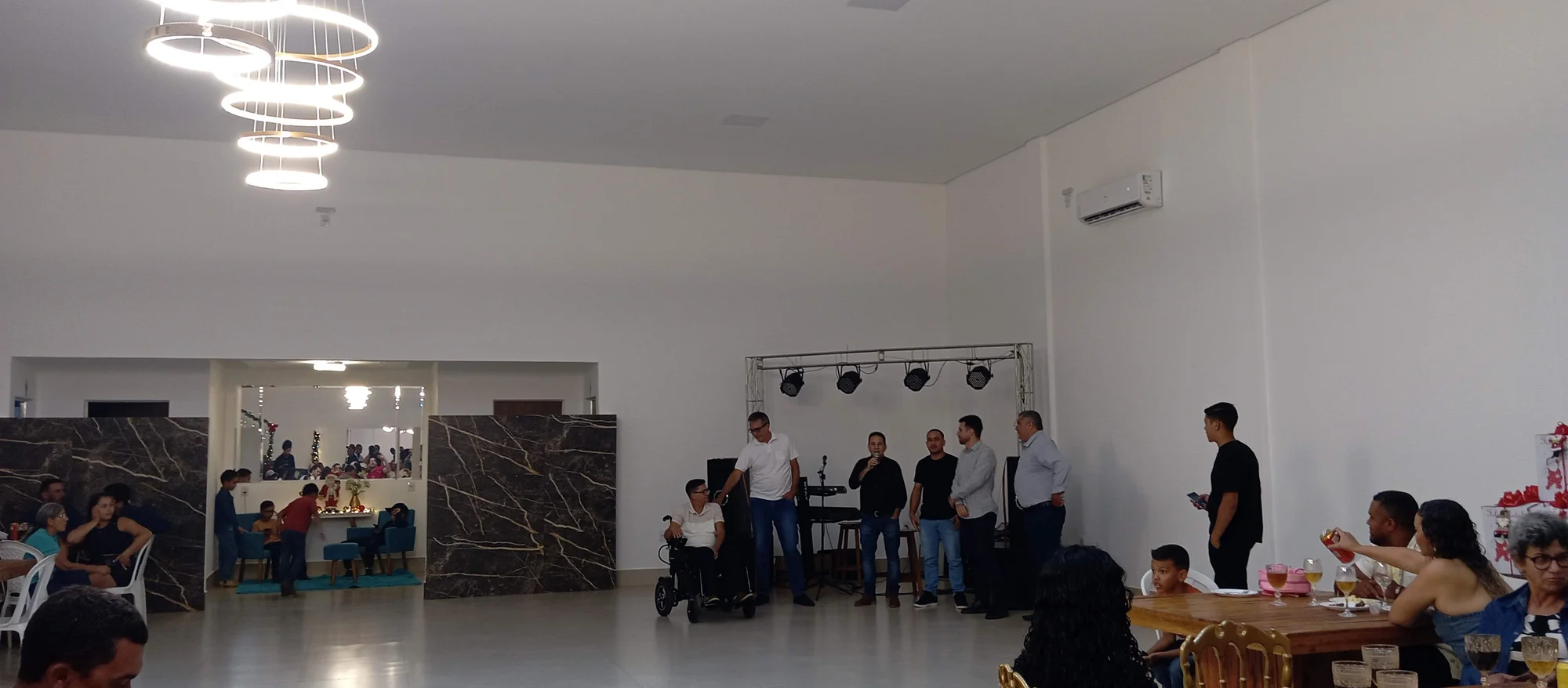 /image/19o-encontro-de-liderancas-rurais-reune-autoridades-associacoes-e-produtores-em-lagoa-dos-patos-mg?src=https%3A%2F%2Fimg2.pixhost.to%2Fimages%2F7461%2F719065523_img_20251205_210513.jpg&w=2000&q=85