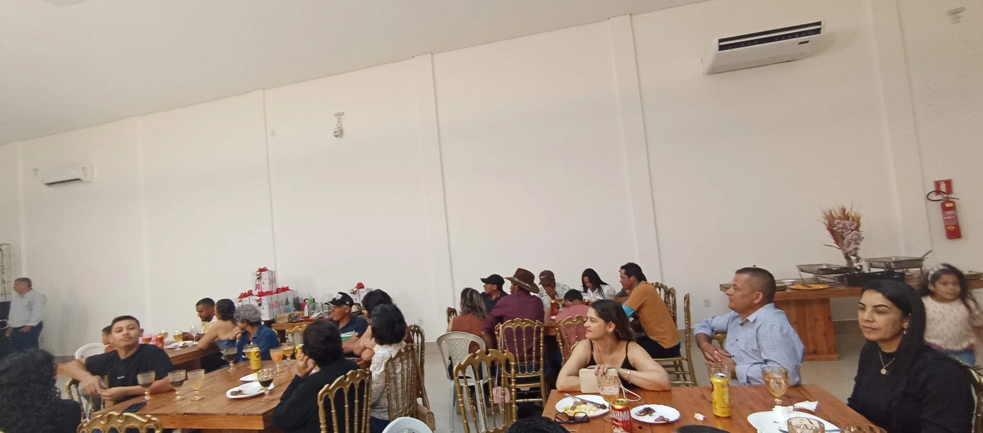 /image/19o-encontro-de-liderancas-rurais-reune-autoridades-associacoes-e-produtores-em-lagoa-dos-patos-mg?src=https%3A%2F%2Fimg2.pixhost.to%2Fimages%2F7461%2F719065546_img_20251205_210617.jpg&w=2000&q=85
