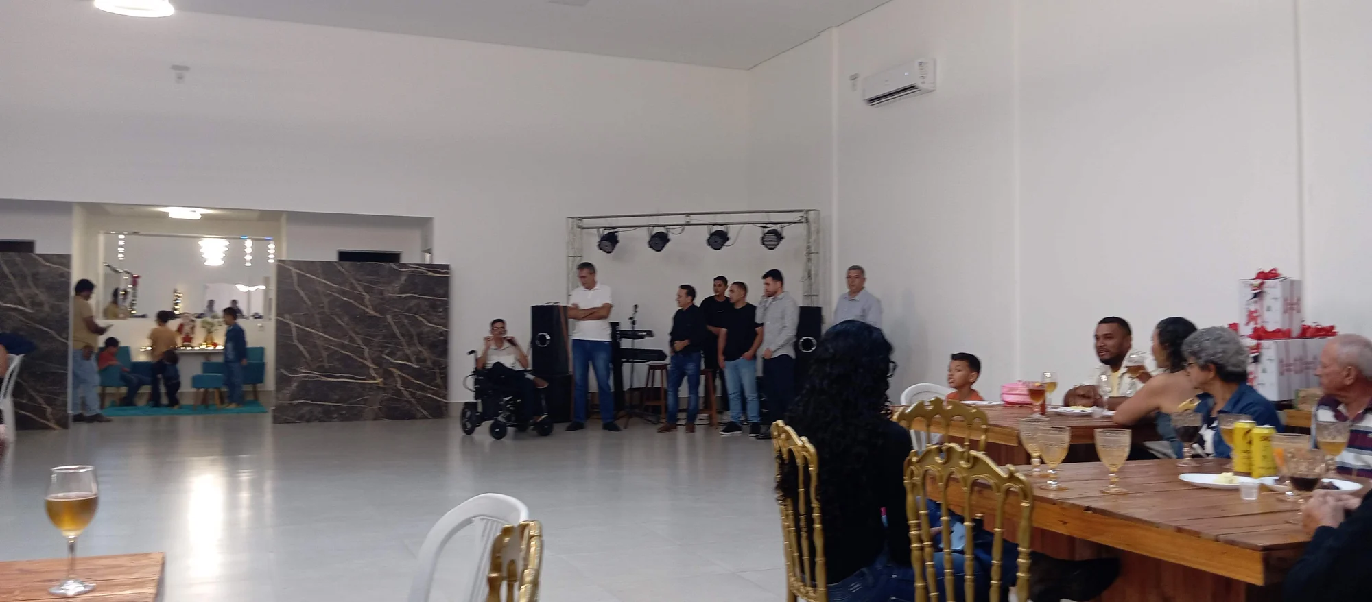 /image/19o-encontro-de-liderancas-rurais-reune-autoridades-associacoes-e-produtores-em-lagoa-dos-patos-mg?src=https%3A%2F%2Fimg2.pixhost.to%2Fimages%2F7461%2F719065588_img_20251205_211037.jpg&w=2000&q=85