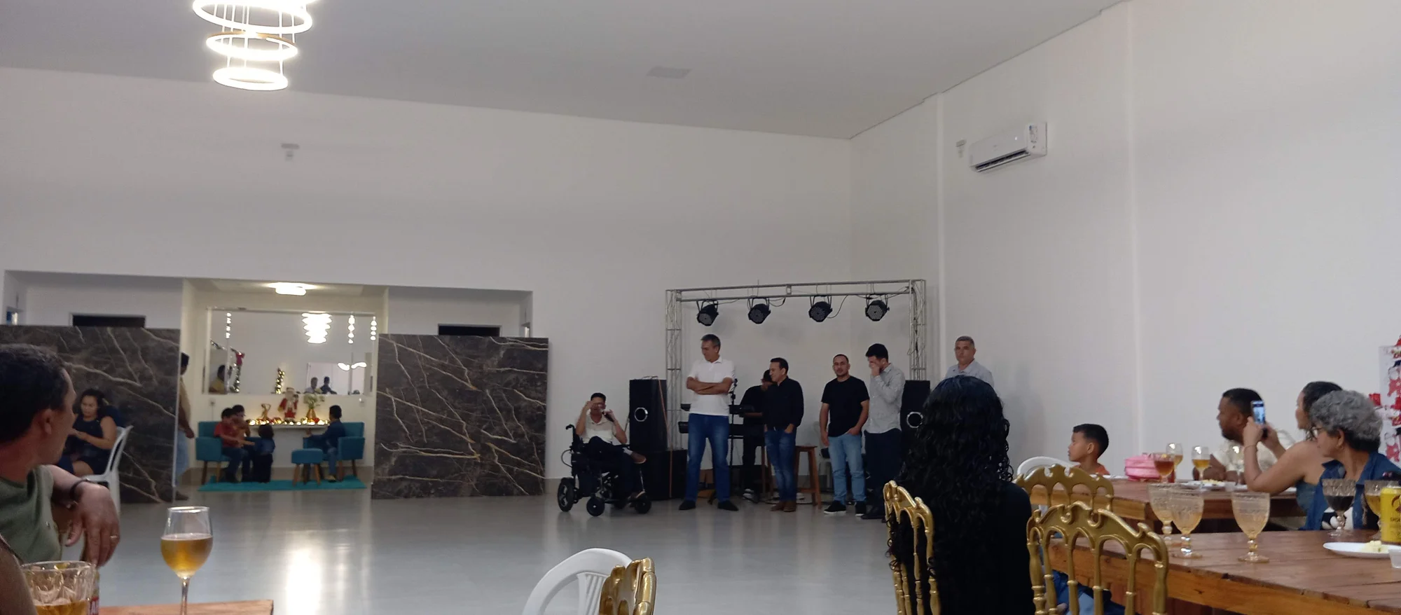 /image/19o-encontro-de-liderancas-rurais-reune-autoridades-associacoes-e-produtores-em-lagoa-dos-patos-mg?src=https%3A%2F%2Fimg2.pixhost.to%2Fimages%2F7461%2F719065596_img_20251205_211113.jpg&w=2000&q=85