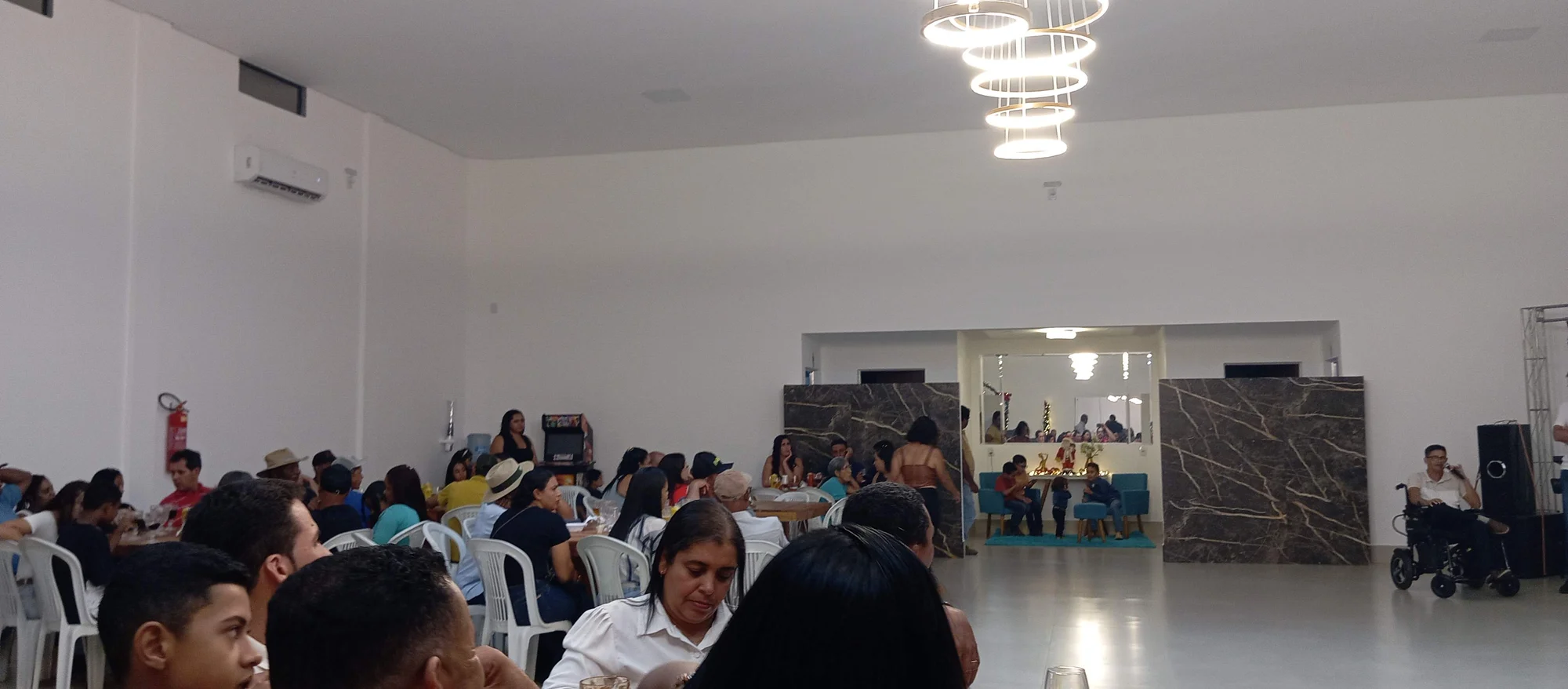 /image/19o-encontro-de-liderancas-rurais-reune-autoridades-associacoes-e-produtores-em-lagoa-dos-patos-mg?src=https%3A%2F%2Fimg2.pixhost.to%2Fimages%2F7461%2F719065601_img_20251205_211117.jpg&w=2000&q=85