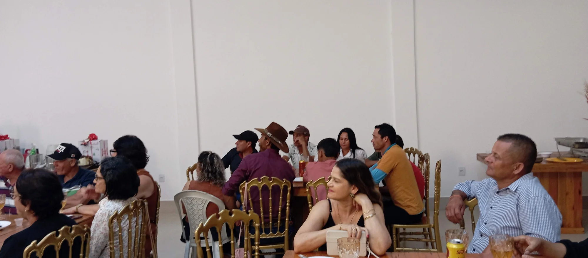 /image/19o-encontro-de-liderancas-rurais-reune-autoridades-associacoes-e-produtores-em-lagoa-dos-patos-mg?src=https%3A%2F%2Fimg2.pixhost.to%2Fimages%2F7461%2F719065607_img_20251205_211124.jpg&w=2000&q=85