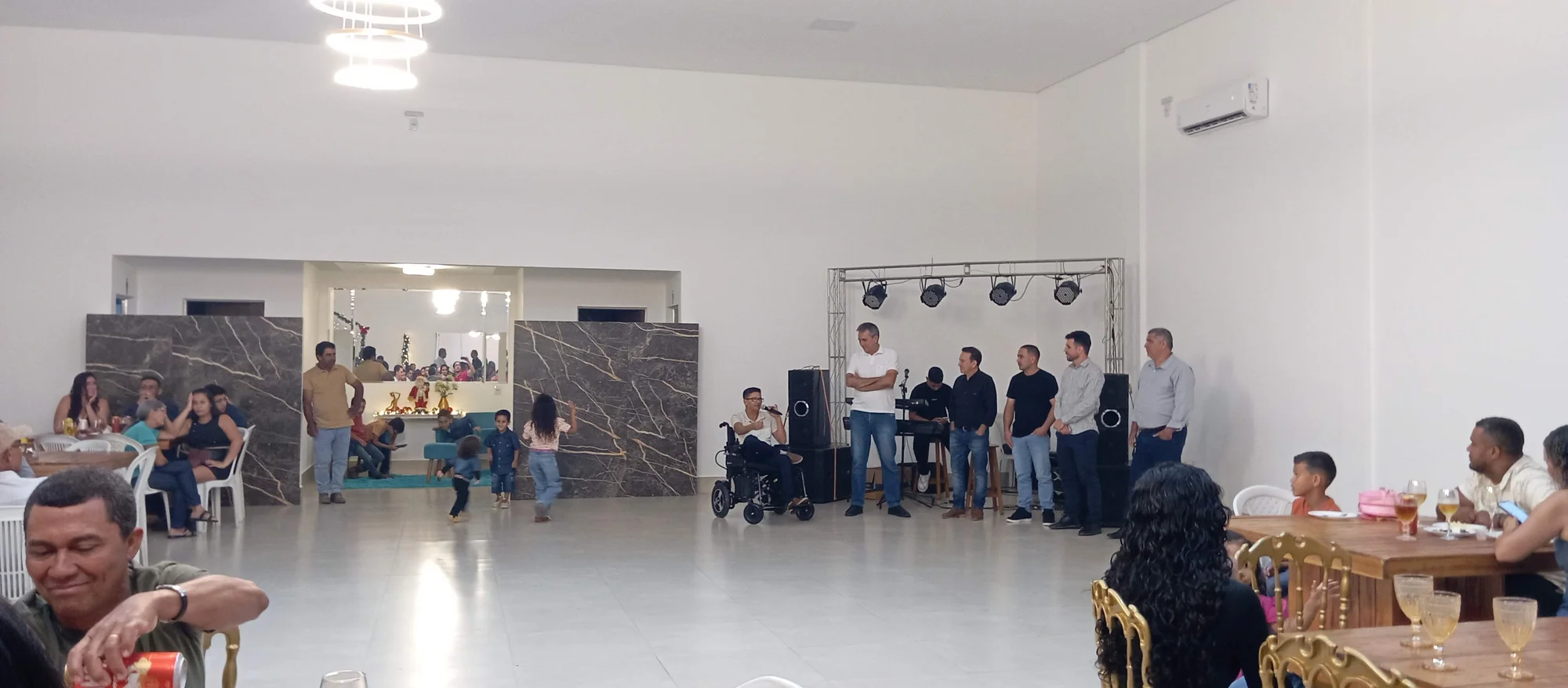 /image/19o-encontro-de-liderancas-rurais-reune-autoridades-associacoes-e-produtores-em-lagoa-dos-patos-mg?src=https%3A%2F%2Fimg2.pixhost.to%2Fimages%2F7461%2F719065615_img_20251205_211138.jpg&w=2000&q=85