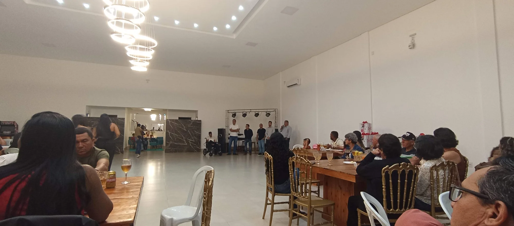 /image/19o-encontro-de-liderancas-rurais-reune-autoridades-associacoes-e-produtores-em-lagoa-dos-patos-mg?src=https%3A%2F%2Fimg2.pixhost.to%2Fimages%2F7461%2F719065626_img_20251205_211448.jpg&w=2000&q=85