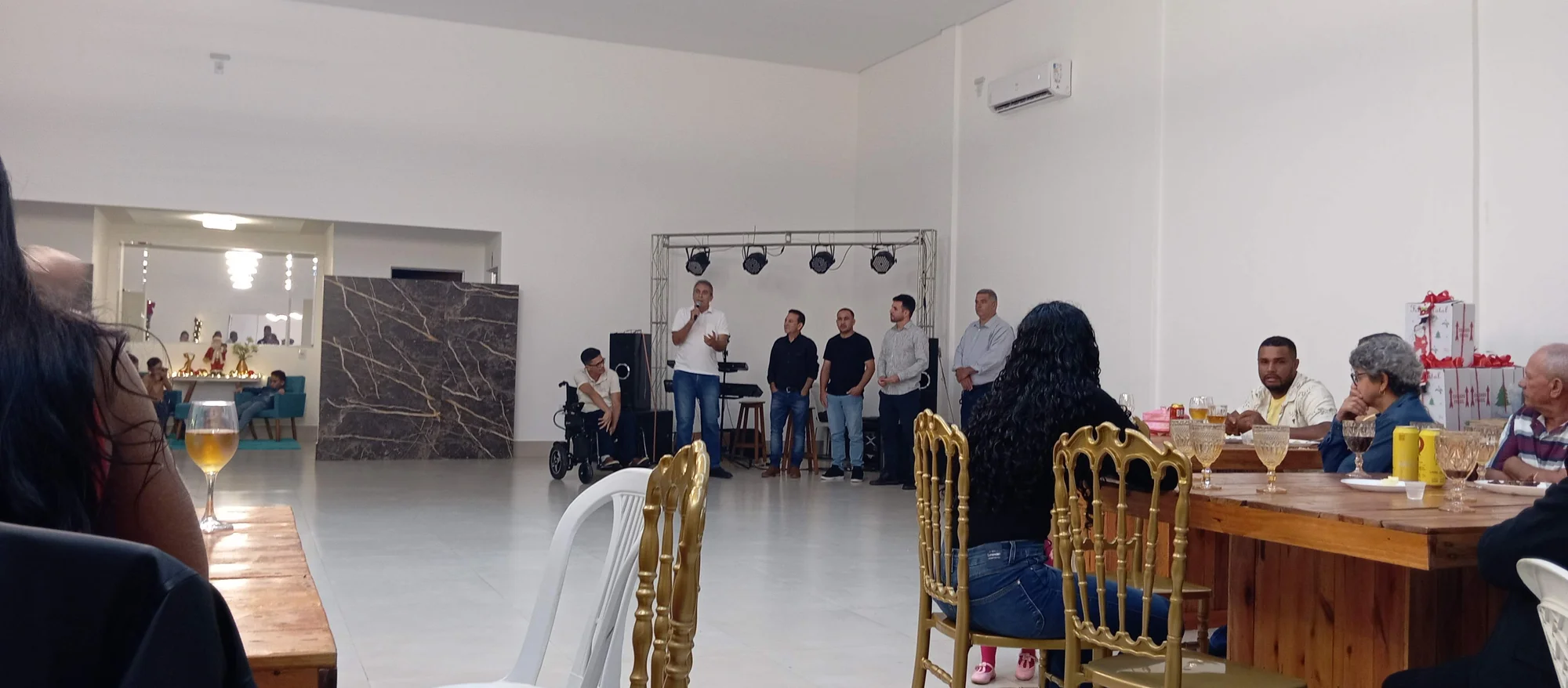 /image/19o-encontro-de-liderancas-rurais-reune-autoridades-associacoes-e-produtores-em-lagoa-dos-patos-mg?src=https%3A%2F%2Fimg2.pixhost.to%2Fimages%2F7461%2F719065666_img_20251205_212423.jpg&w=2000&q=85