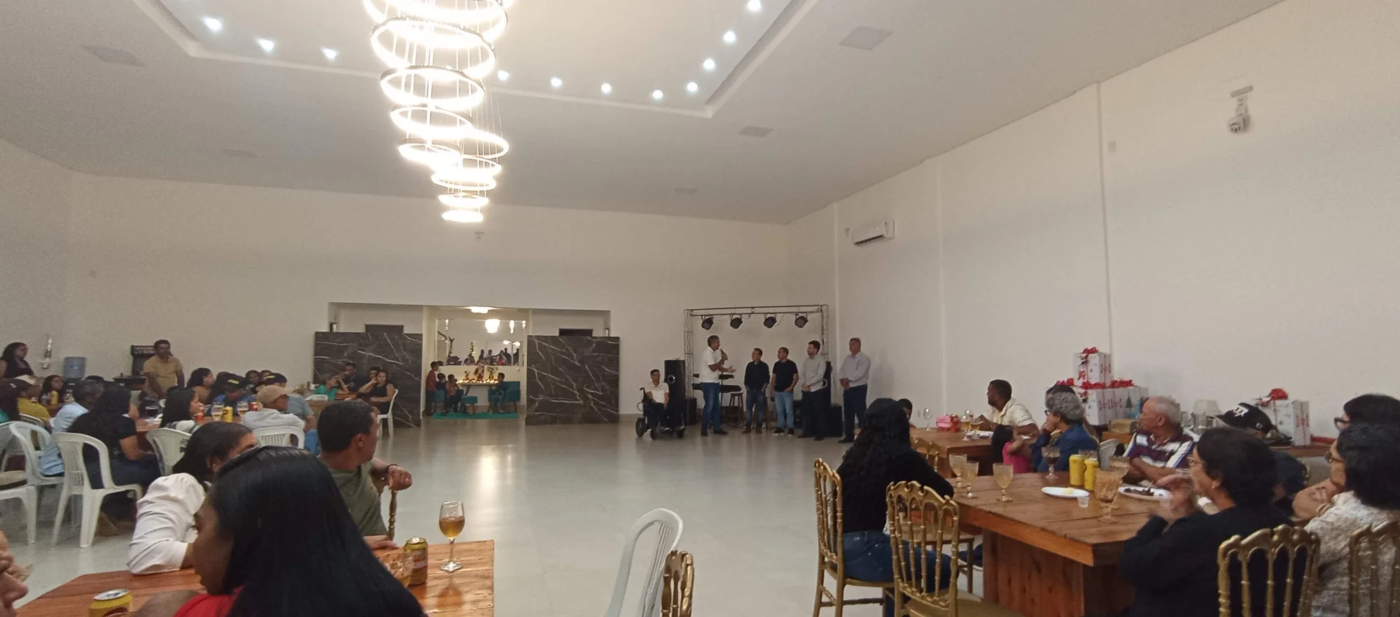 /image/19o-encontro-de-liderancas-rurais-reune-autoridades-associacoes-e-produtores-em-lagoa-dos-patos-mg?src=https%3A%2F%2Fimg2.pixhost.to%2Fimages%2F7461%2F719065669_img_20251205_212432.jpg&w=2000&q=85