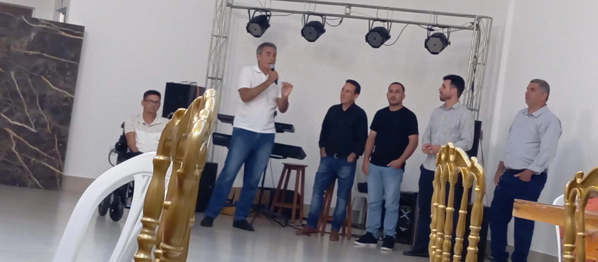 /image/19o-encontro-de-liderancas-rurais-reune-autoridades-associacoes-e-produtores-em-lagoa-dos-patos-mg?src=https%3A%2F%2Fimg2.pixhost.to%2Fimages%2F7461%2F719065768_img_20251205_212916.jpg&w=2000&q=85