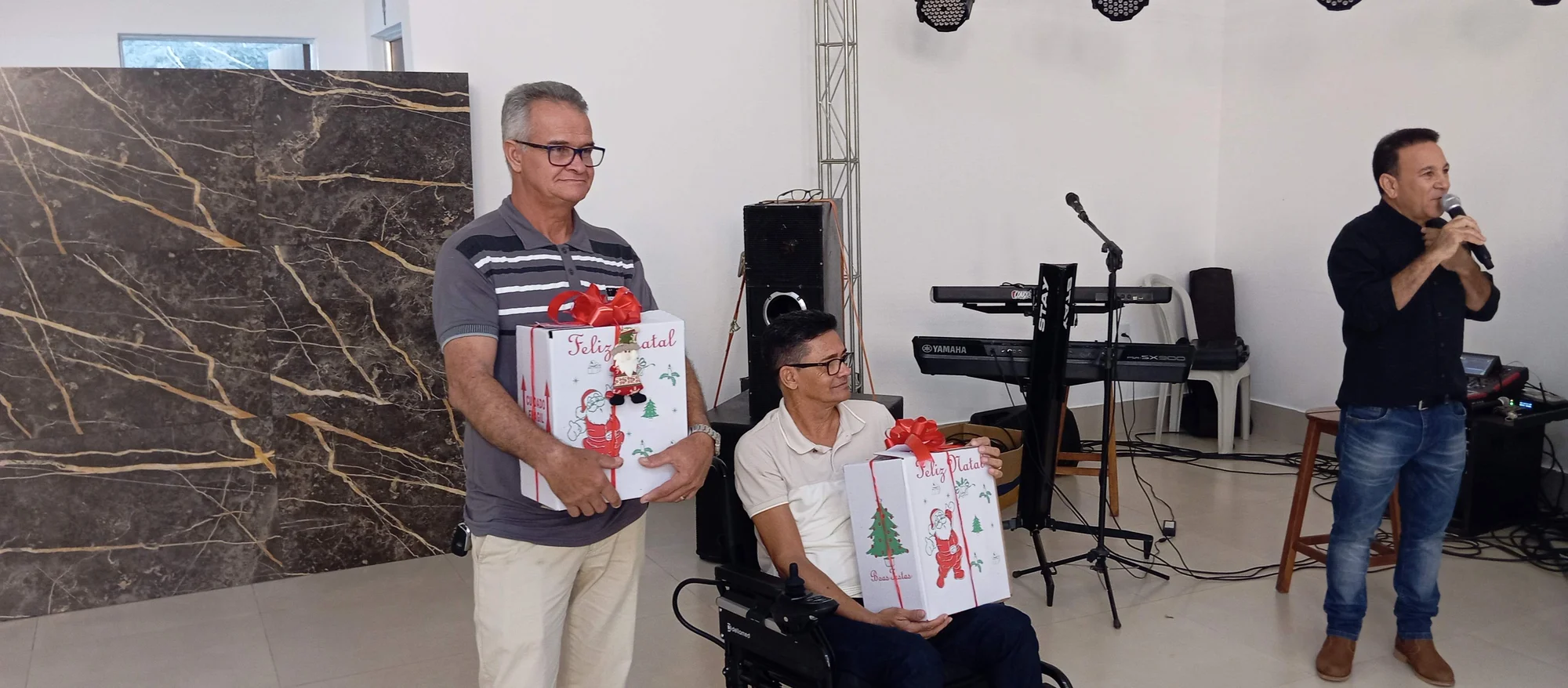 /image/19o-encontro-de-liderancas-rurais-reune-autoridades-associacoes-e-produtores-em-lagoa-dos-patos-mg?src=https%3A%2F%2Fimg2.pixhost.to%2Fimages%2F7461%2F719065806_img_20251205_213546.jpg&w=2000&q=85