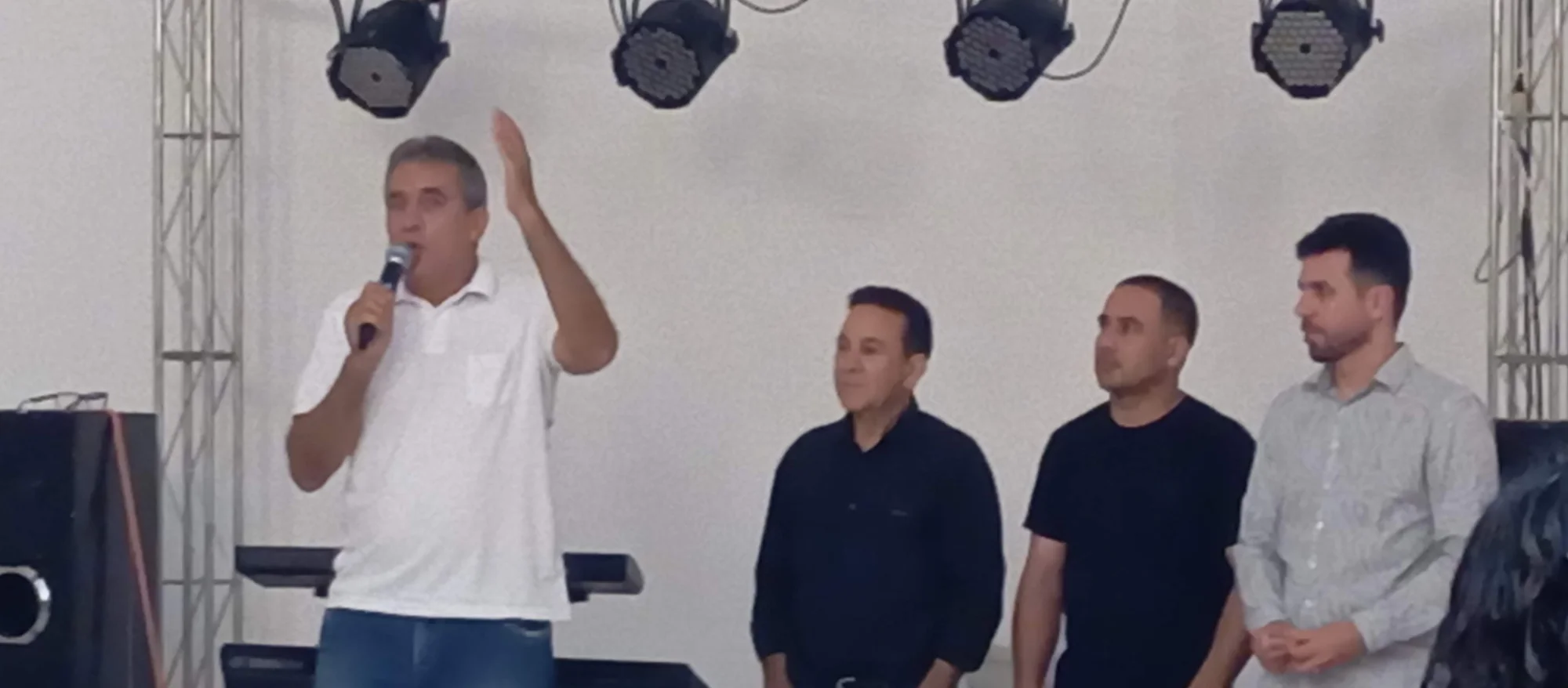 /image/19o-encontro-de-liderancas-rurais-reune-autoridades-associacoes-e-produtores-em-lagoa-dos-patos-mg?src=https%3A%2F%2Fimg2.pixhost.to%2Fimages%2F7461%2F719065811_img_20251205_213224.jpg&w=2000&q=85