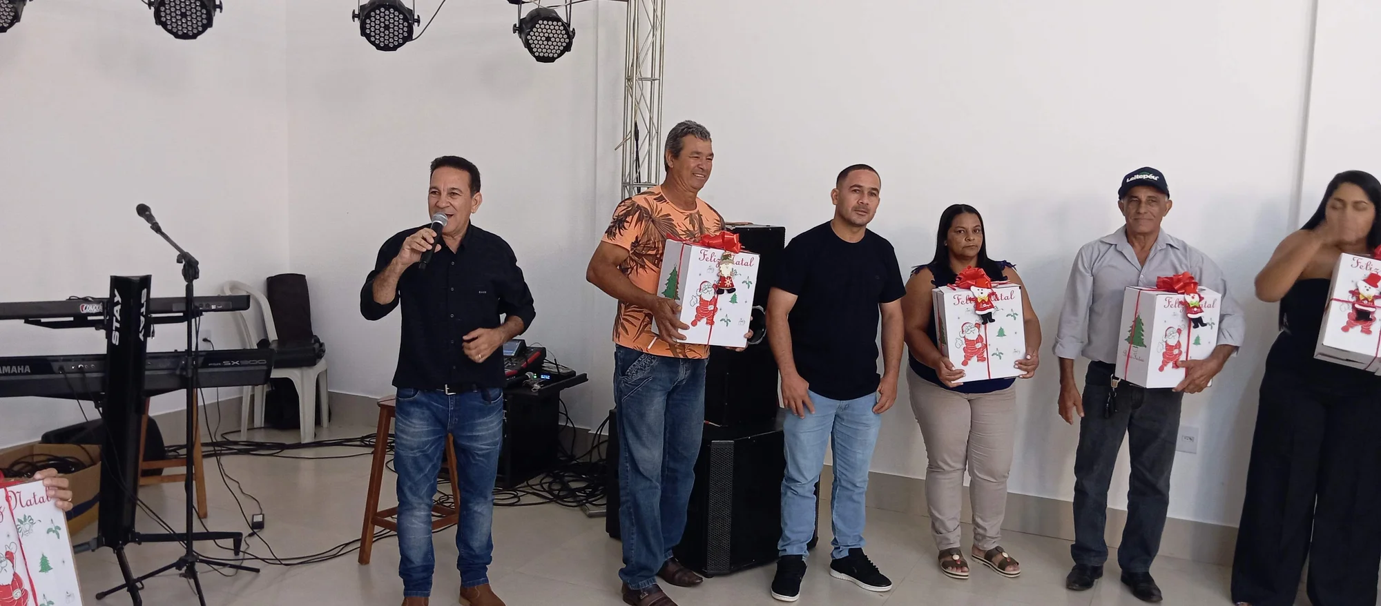 /image/19o-encontro-de-liderancas-rurais-reune-autoridades-associacoes-e-produtores-em-lagoa-dos-patos-mg?src=https%3A%2F%2Fimg2.pixhost.to%2Fimages%2F7461%2F719065815_img_20251205_213550.jpg&w=2000&q=85