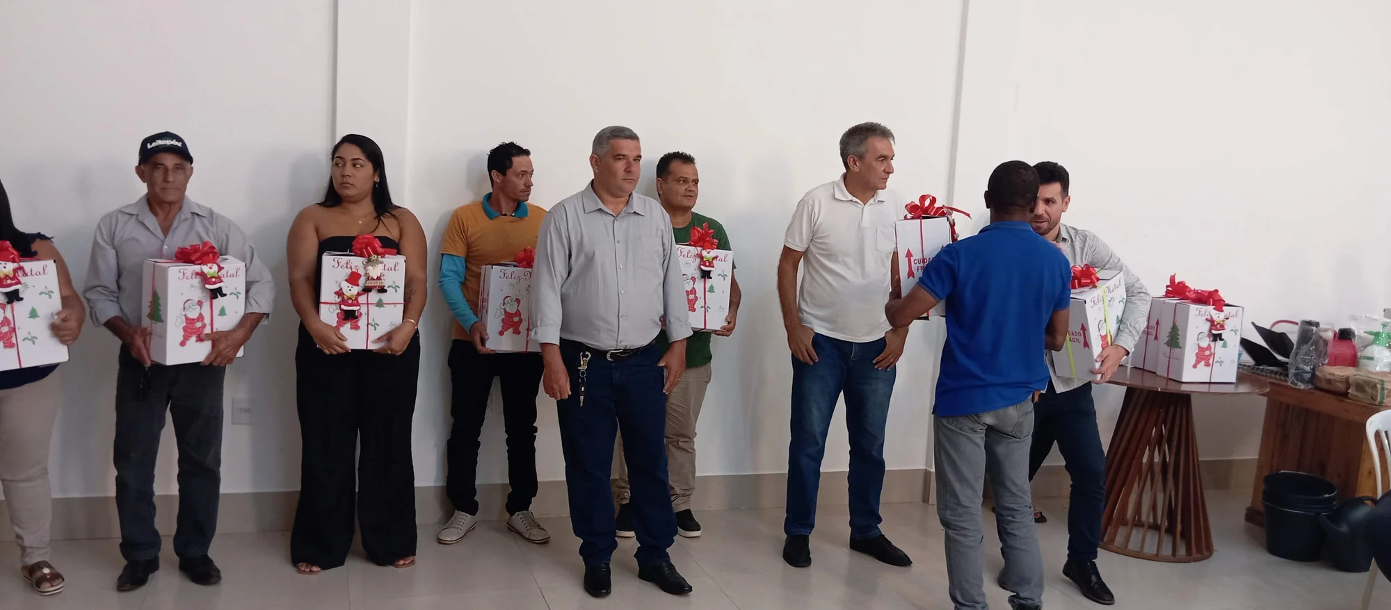 /image/19o-encontro-de-liderancas-rurais-reune-autoridades-associacoes-e-produtores-em-lagoa-dos-patos-mg?src=https%3A%2F%2Fimg2.pixhost.to%2Fimages%2F7461%2F719065818_img_20251205_213556.jpg&w=2000&q=85