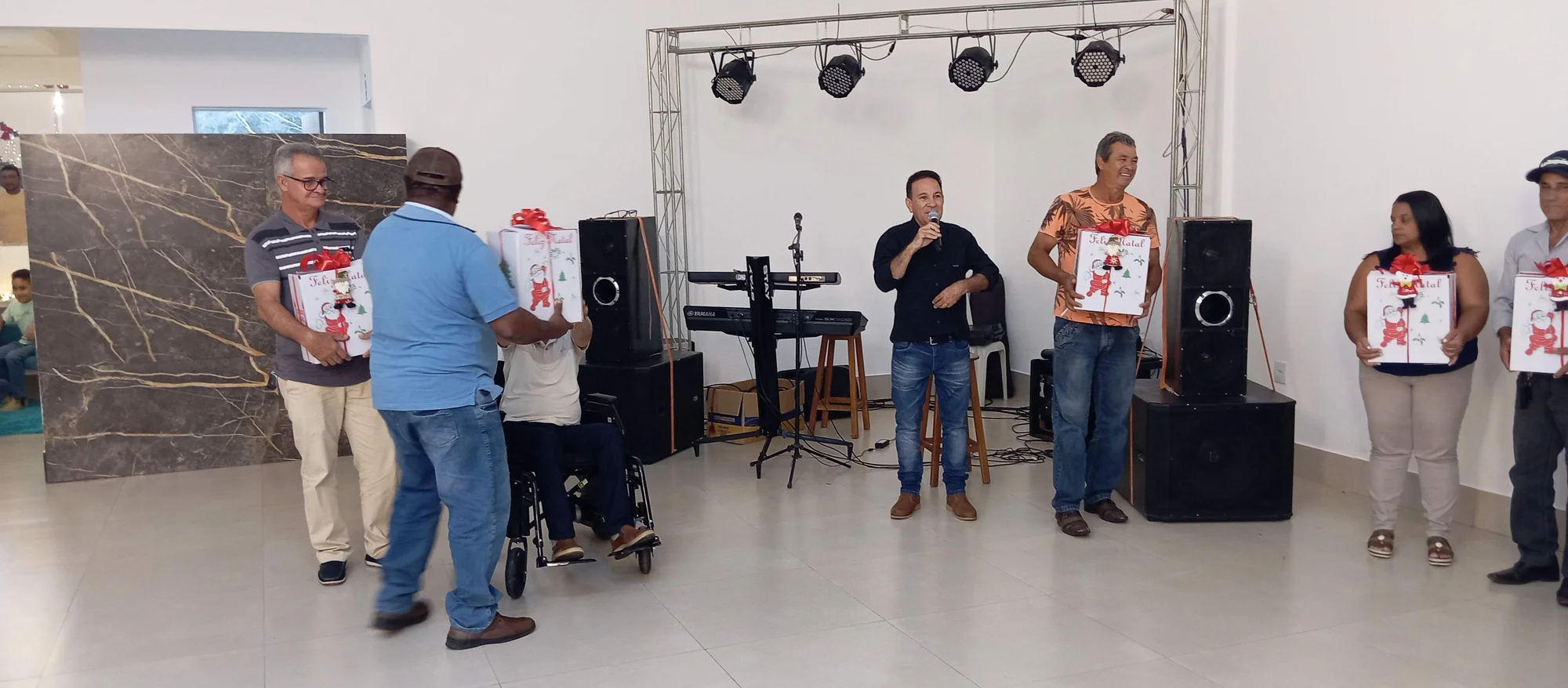 /image/19o-encontro-de-liderancas-rurais-reune-autoridades-associacoes-e-produtores-em-lagoa-dos-patos-mg?src=https%3A%2F%2Fimg2.pixhost.to%2Fimages%2F7461%2F719065831_img_20251205_213610.jpg&w=2000&q=85