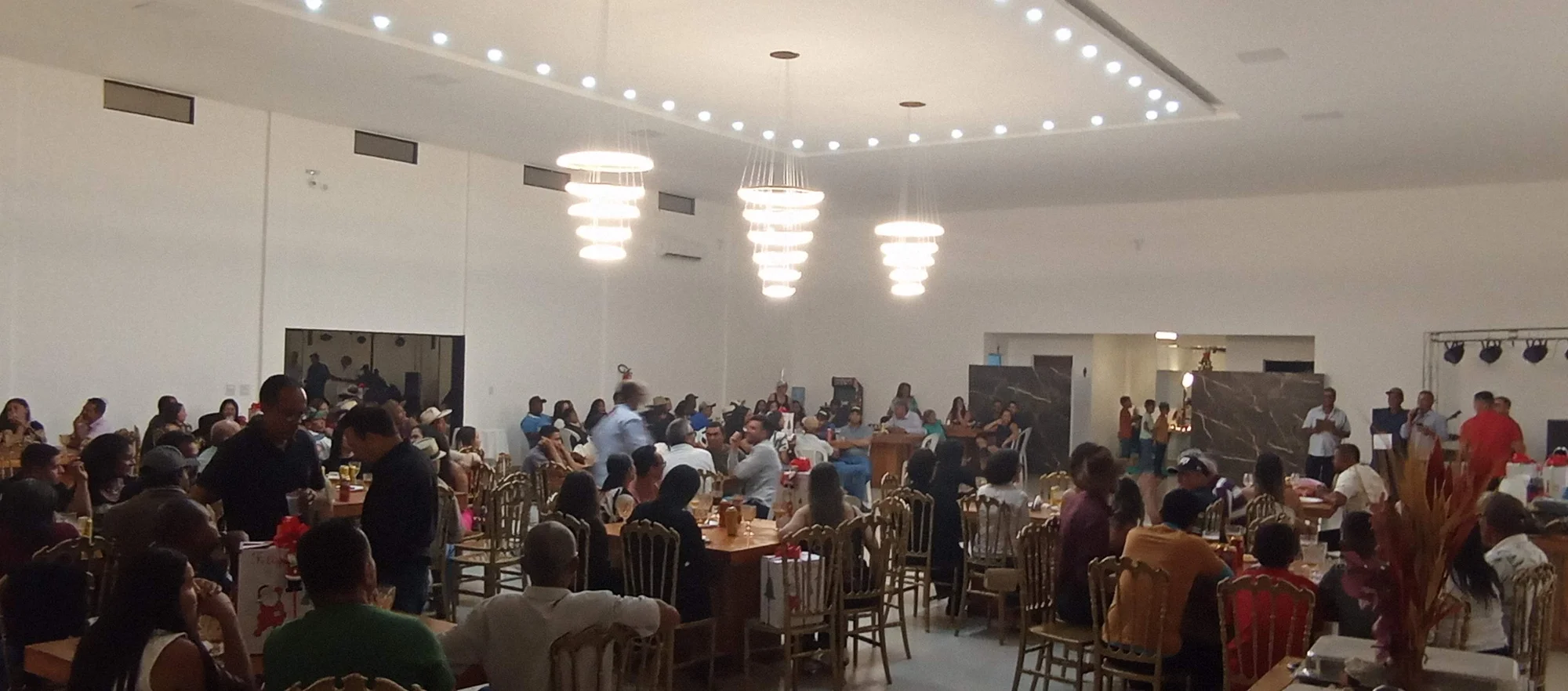 /image/19o-encontro-de-liderancas-rurais-reune-autoridades-associacoes-e-produtores-em-lagoa-dos-patos-mg?src=https%3A%2F%2Fimg2.pixhost.to%2Fimages%2F7461%2F719065863_img_20251205_214547.jpg&w=2000&q=85