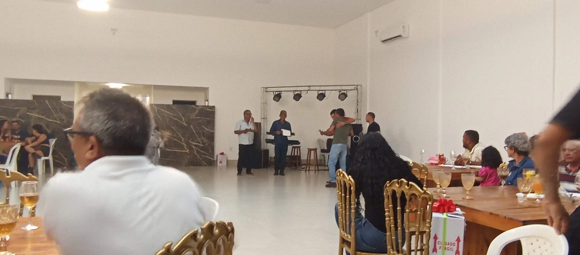 /image/19o-encontro-de-liderancas-rurais-reune-autoridades-associacoes-e-produtores-em-lagoa-dos-patos-mg?src=https%3A%2F%2Fimg2.pixhost.to%2Fimages%2F7461%2F719065864_img_20251205_214623.jpg&w=2000&q=85