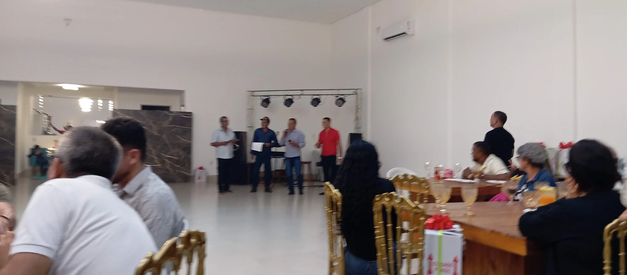 /image/19o-encontro-de-liderancas-rurais-reune-autoridades-associacoes-e-produtores-em-lagoa-dos-patos-mg?src=https%3A%2F%2Fimg2.pixhost.to%2Fimages%2F7461%2F719065882_img_20251205_214852.jpg&w=2000&q=85