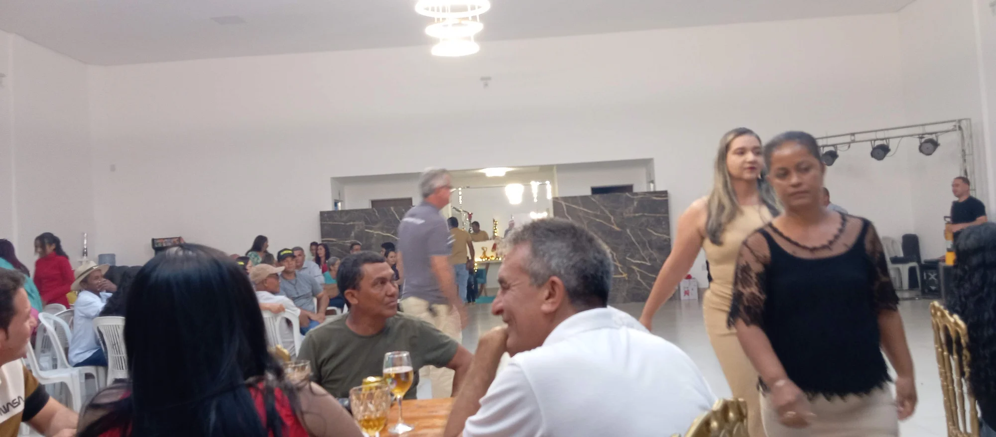 /image/19o-encontro-de-liderancas-rurais-reune-autoridades-associacoes-e-produtores-em-lagoa-dos-patos-mg?src=https%3A%2F%2Fimg2.pixhost.to%2Fimages%2F7461%2F719065884_img_20251205_215014.jpg&w=2000&q=85