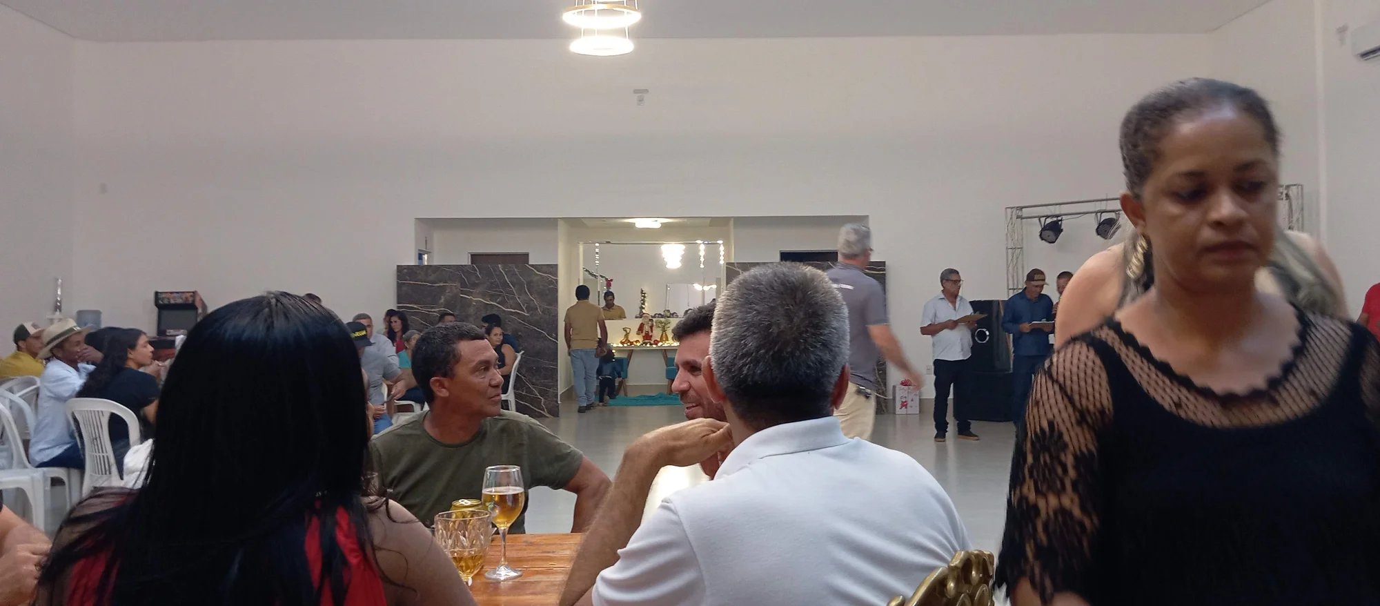 /image/19o-encontro-de-liderancas-rurais-reune-autoridades-associacoes-e-produtores-em-lagoa-dos-patos-mg?src=https%3A%2F%2Fimg2.pixhost.to%2Fimages%2F7461%2F719065888_img_20251205_215016.jpg&w=2000&q=85