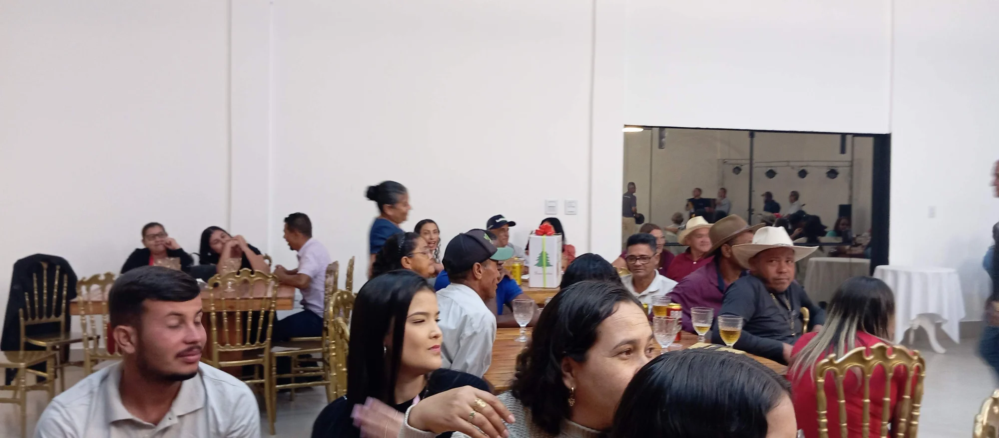 /image/19o-encontro-de-liderancas-rurais-reune-autoridades-associacoes-e-produtores-em-lagoa-dos-patos-mg?src=https%3A%2F%2Fimg2.pixhost.to%2Fimages%2F7461%2F719065901_img_20251205_215030.jpg&w=2000&q=85
