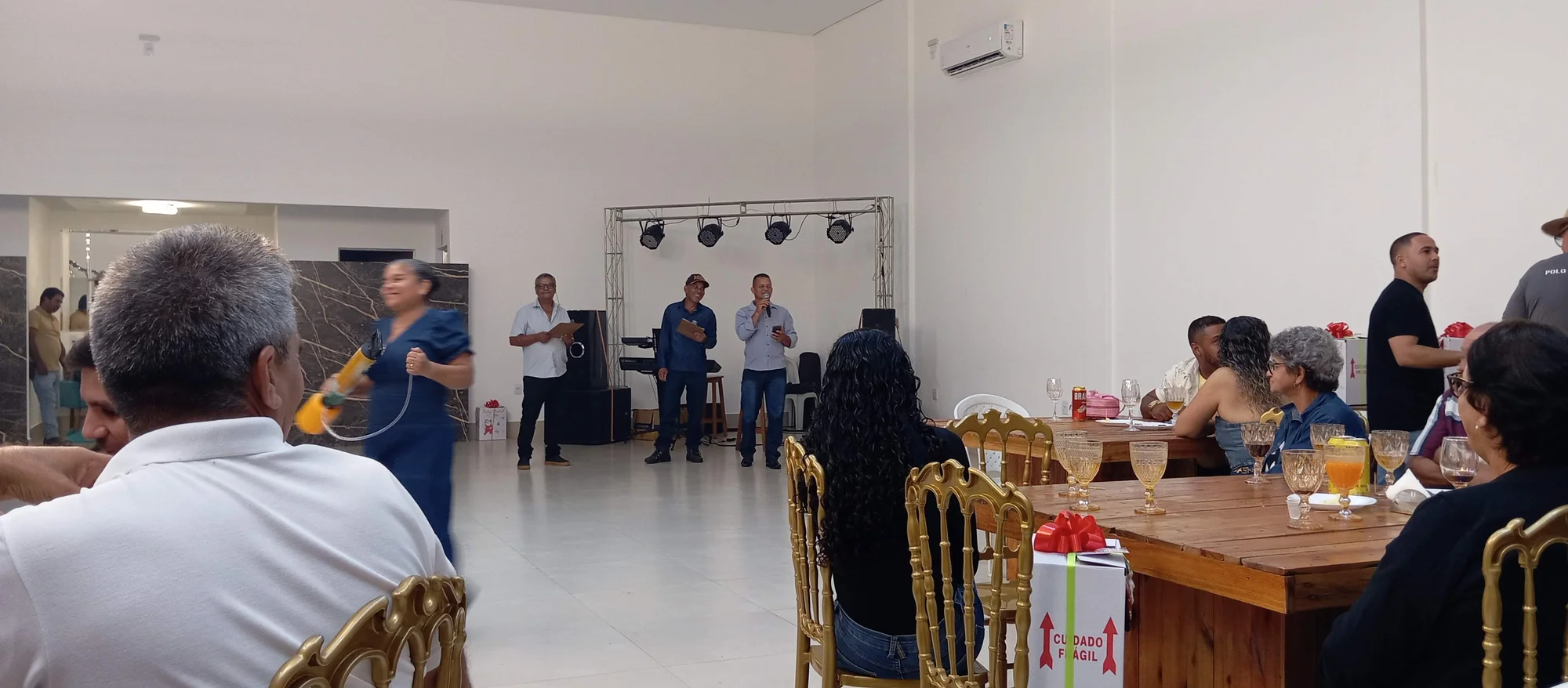 /image/19o-encontro-de-liderancas-rurais-reune-autoridades-associacoes-e-produtores-em-lagoa-dos-patos-mg?src=https%3A%2F%2Fimg2.pixhost.to%2Fimages%2F7461%2F719065903_img_20251205_215048.jpg&w=2000&q=85