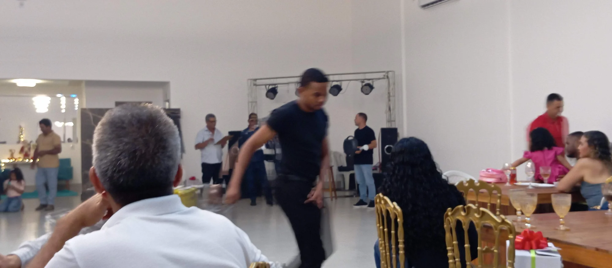 /image/19o-encontro-de-liderancas-rurais-reune-autoridades-associacoes-e-produtores-em-lagoa-dos-patos-mg?src=https%3A%2F%2Fimg2.pixhost.to%2Fimages%2F7461%2F719065980_img_20251205_215703.jpg&w=2000&q=85