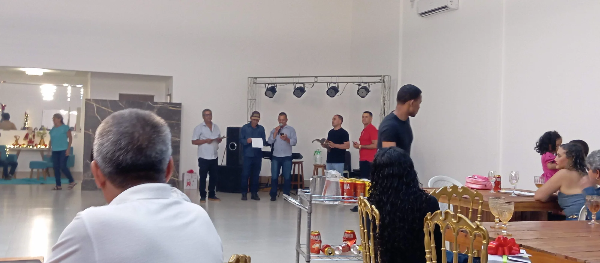 /image/19o-encontro-de-liderancas-rurais-reune-autoridades-associacoes-e-produtores-em-lagoa-dos-patos-mg?src=https%3A%2F%2Fimg2.pixhost.to%2Fimages%2F7461%2F719065987_img_20251205_215810.jpg&w=2000&q=85