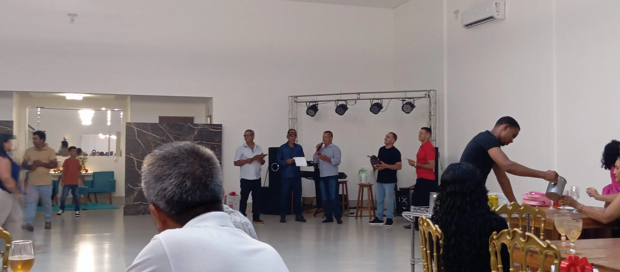 /image/19o-encontro-de-liderancas-rurais-reune-autoridades-associacoes-e-produtores-em-lagoa-dos-patos-mg?src=https%3A%2F%2Fimg2.pixhost.to%2Fimages%2F7461%2F719065998_img_20251205_215817.jpg&w=2000&q=85