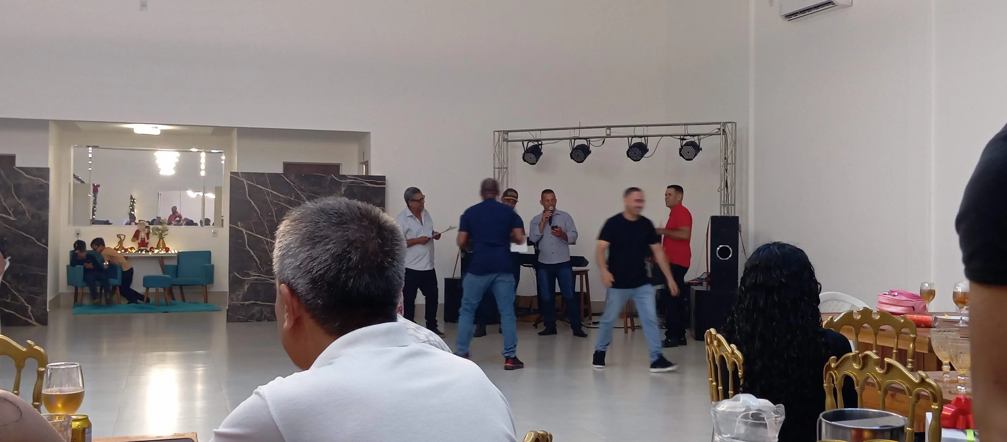 /image/19o-encontro-de-liderancas-rurais-reune-autoridades-associacoes-e-produtores-em-lagoa-dos-patos-mg?src=https%3A%2F%2Fimg2.pixhost.to%2Fimages%2F7461%2F719066008_img_20251205_215909.jpg&w=2000&q=85