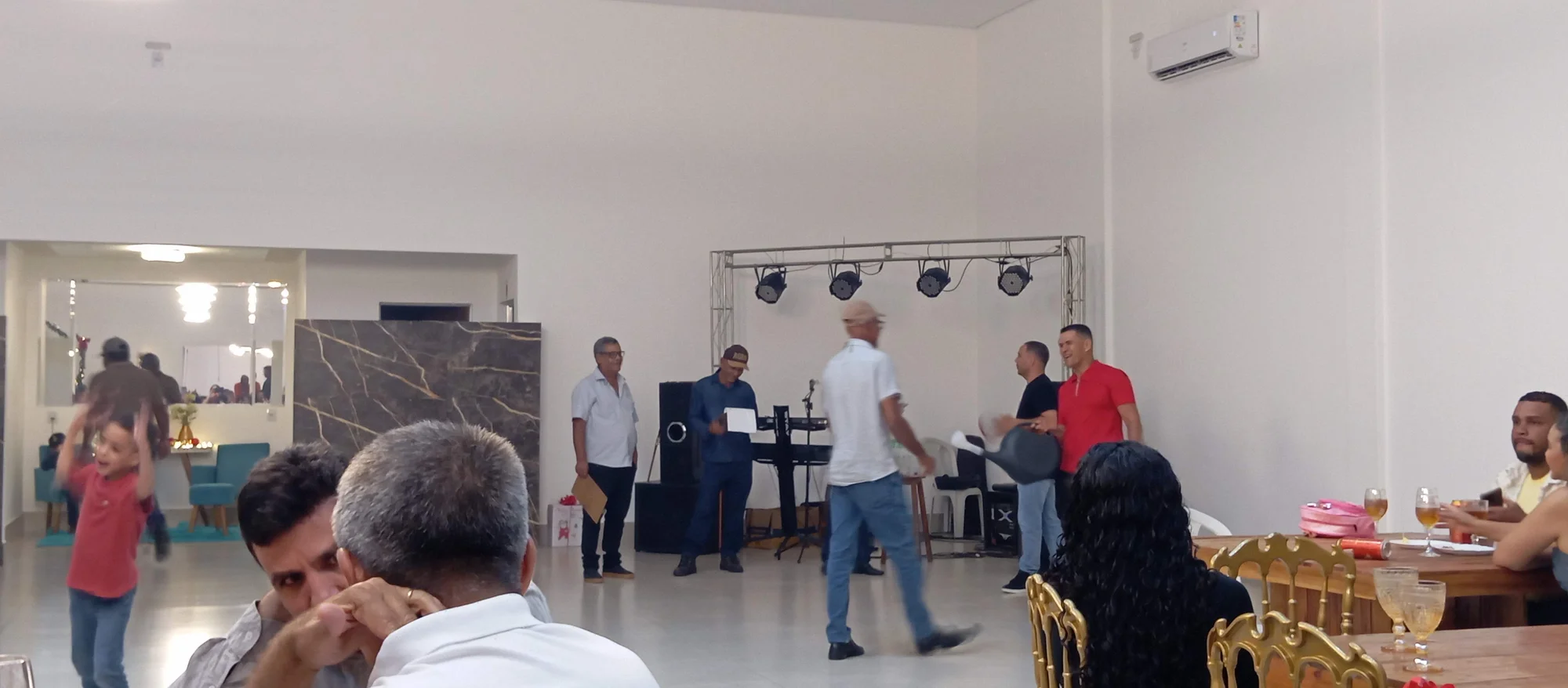 /image/19o-encontro-de-liderancas-rurais-reune-autoridades-associacoes-e-produtores-em-lagoa-dos-patos-mg?src=https%3A%2F%2Fimg2.pixhost.to%2Fimages%2F7461%2F719066015_img_20251205_220023.jpg&w=2000&q=85