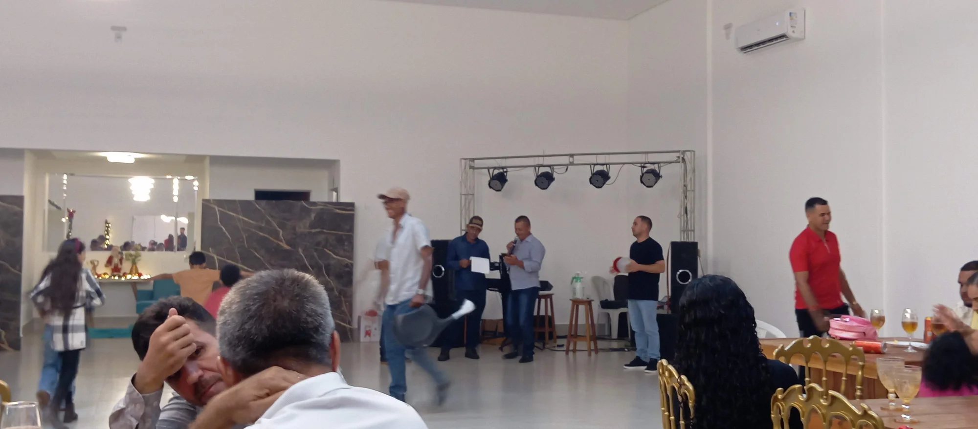 /image/19o-encontro-de-liderancas-rurais-reune-autoridades-associacoes-e-produtores-em-lagoa-dos-patos-mg?src=https%3A%2F%2Fimg2.pixhost.to%2Fimages%2F7461%2F719066021_img_20251205_220028.jpg&w=2000&q=85