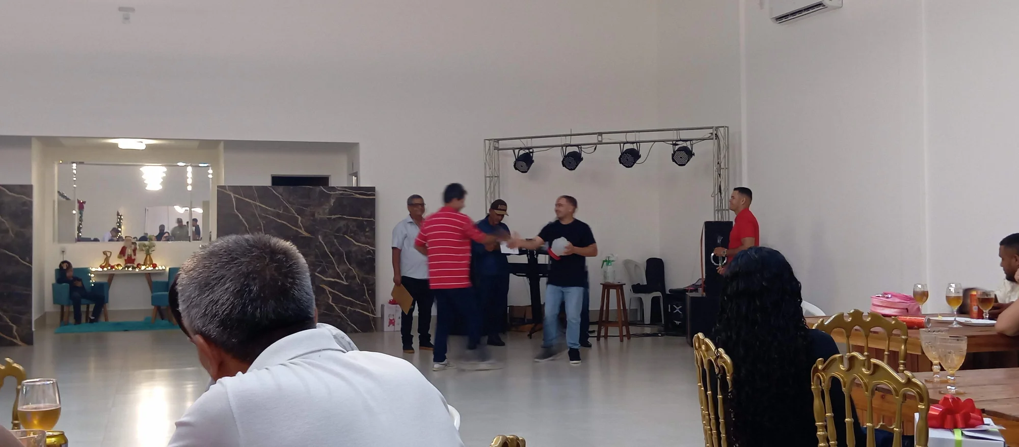 /image/19o-encontro-de-liderancas-rurais-reune-autoridades-associacoes-e-produtores-em-lagoa-dos-patos-mg?src=https%3A%2F%2Fimg2.pixhost.to%2Fimages%2F7461%2F719066026_img_20251205_220054.jpg&w=2000&q=85
