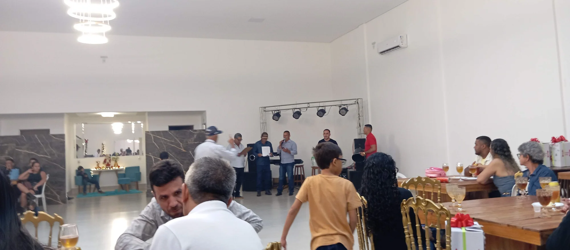 /image/19o-encontro-de-liderancas-rurais-reune-autoridades-associacoes-e-produtores-em-lagoa-dos-patos-mg?src=https%3A%2F%2Fimg2.pixhost.to%2Fimages%2F7461%2F719066037_img_20251205_220158.jpg&w=2000&q=85