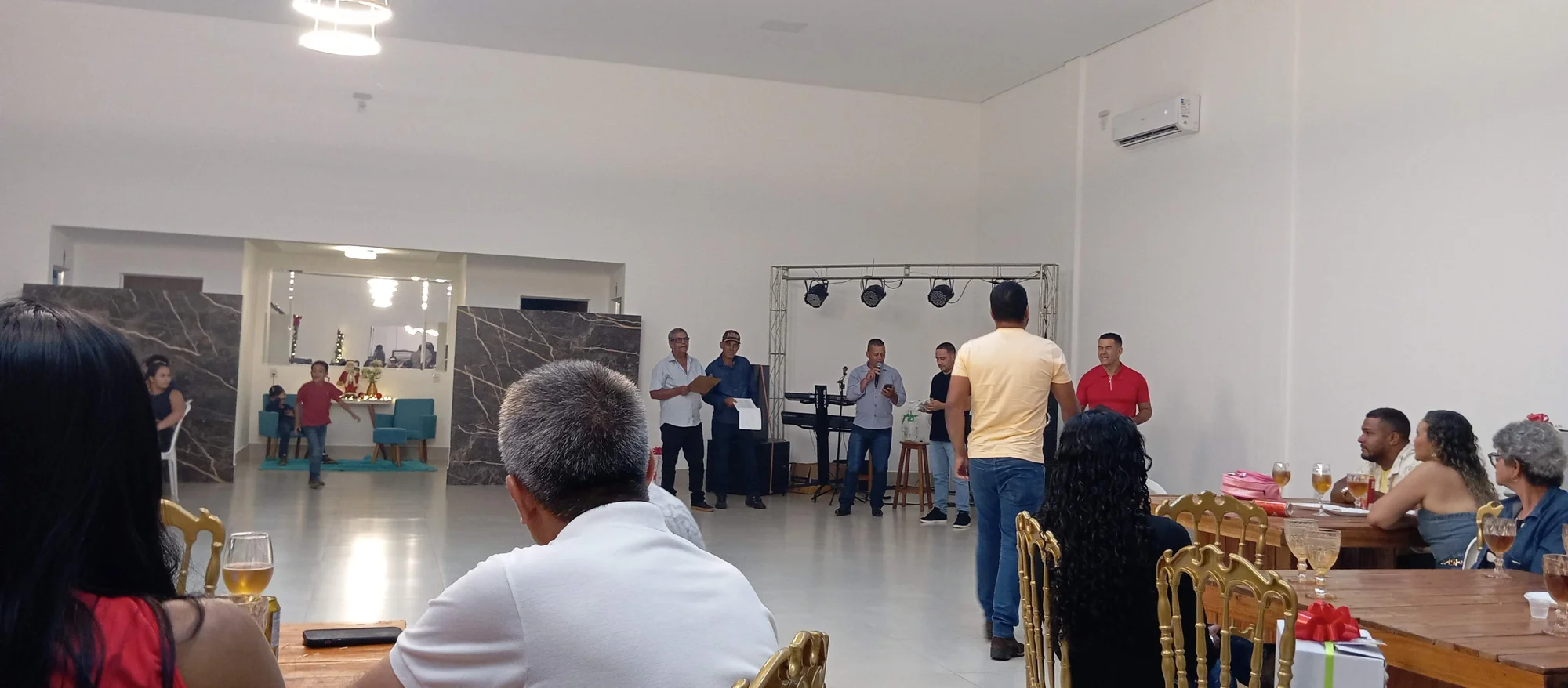 /image/19o-encontro-de-liderancas-rurais-reune-autoridades-associacoes-e-produtores-em-lagoa-dos-patos-mg?src=https%3A%2F%2Fimg2.pixhost.to%2Fimages%2F7461%2F719066044_img_20251205_220217.jpg&w=2000&q=85