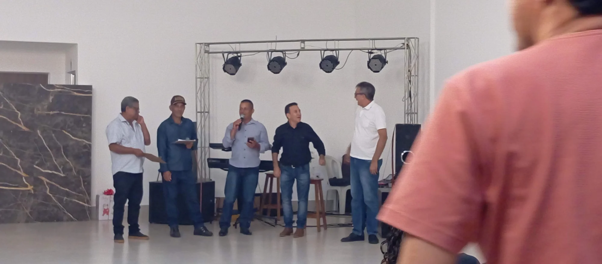 /image/19o-encontro-de-liderancas-rurais-reune-autoridades-associacoes-e-produtores-em-lagoa-dos-patos-mg?src=https%3A%2F%2Fimg2.pixhost.to%2Fimages%2F7461%2F719066073_img_20251205_220756.jpg&w=2000&q=85