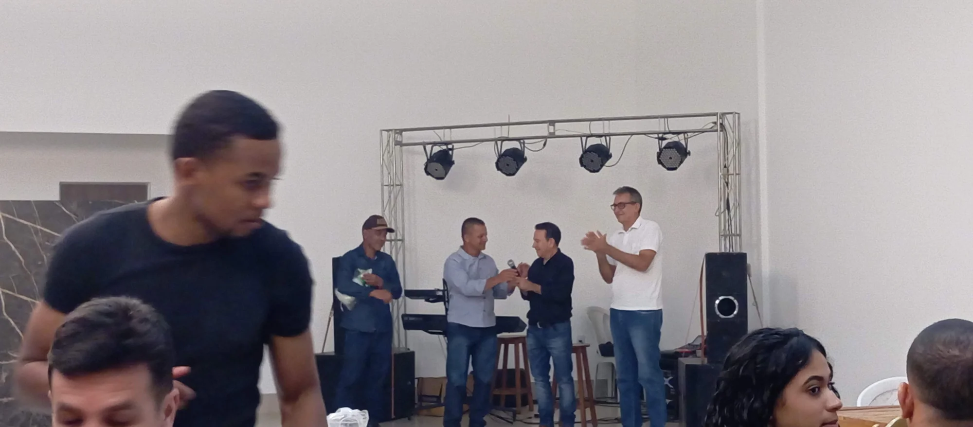 /image/19o-encontro-de-liderancas-rurais-reune-autoridades-associacoes-e-produtores-em-lagoa-dos-patos-mg?src=https%3A%2F%2Fimg2.pixhost.to%2Fimages%2F7461%2F719066101_img_20251205_220855.jpg&w=2000&q=85