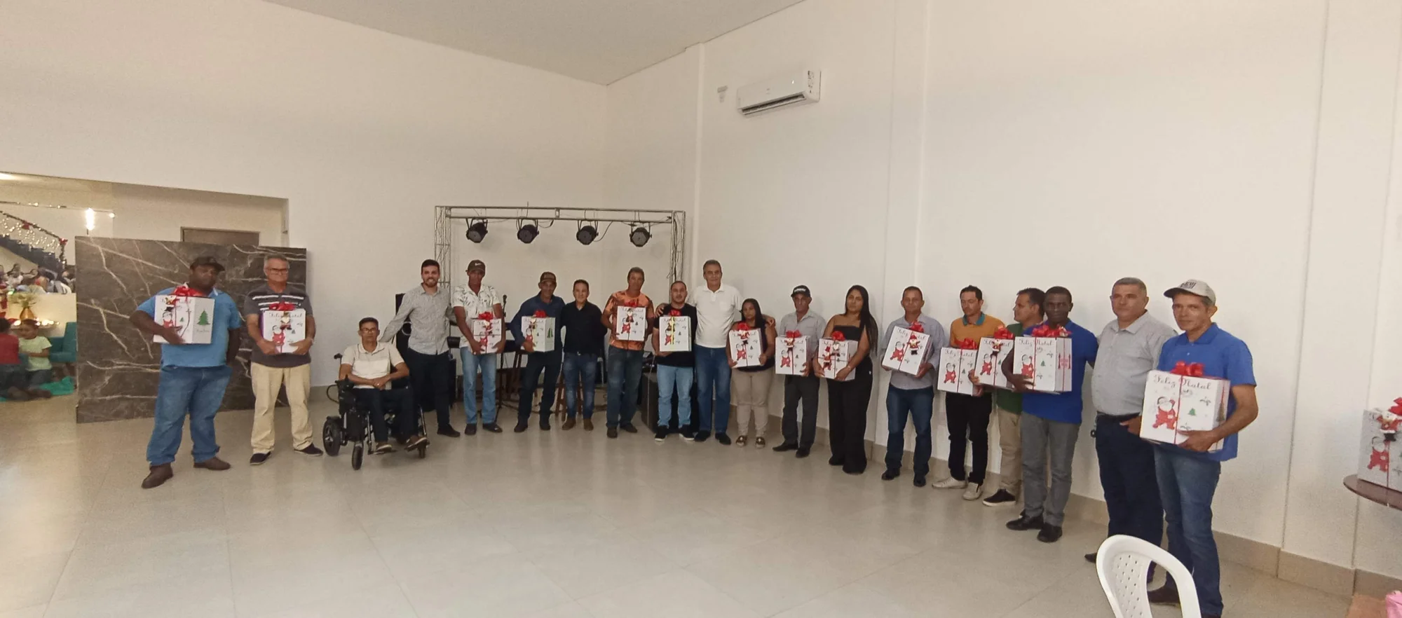/image/19o-encontro-de-liderancas-rurais-reune-autoridades-associacoes-e-produtores-em-lagoa-dos-patos-mg?src=https%3A%2F%2Fimg2.pixhost.to%2Fimages%2F7461%2F719066119_img_20251205_213800.jpg&w=2000&q=85