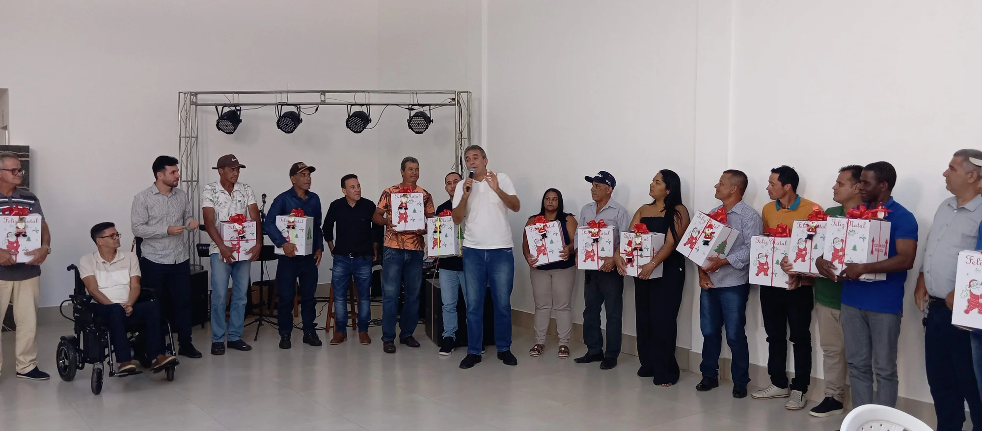 /image/19o-encontro-de-liderancas-rurais-reune-autoridades-associacoes-e-produtores-em-lagoa-dos-patos-mg?src=https%3A%2F%2Fimg2.pixhost.to%2Fimages%2F7461%2F719066122_img_20251205_213821.jpg&w=2000&q=85