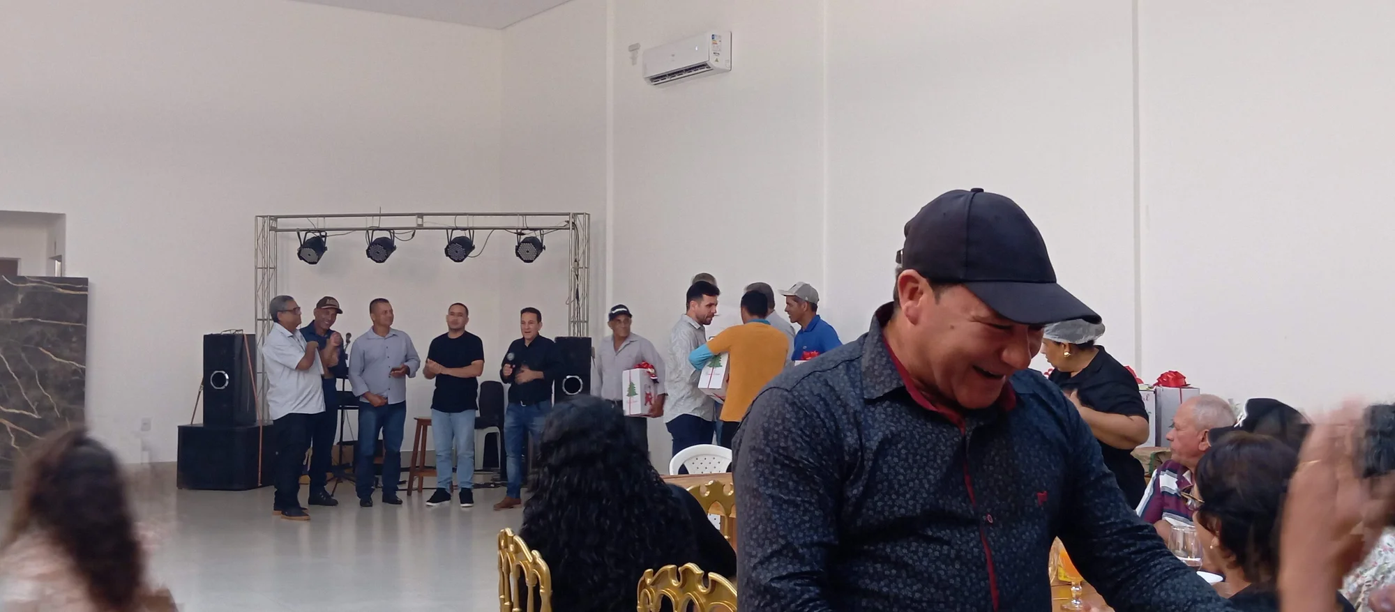 /image/19o-encontro-de-liderancas-rurais-reune-autoridades-associacoes-e-produtores-em-lagoa-dos-patos-mg?src=https%3A%2F%2Fimg2.pixhost.to%2Fimages%2F7461%2F719066129_img_20251205_214127.jpg&w=2000&q=85