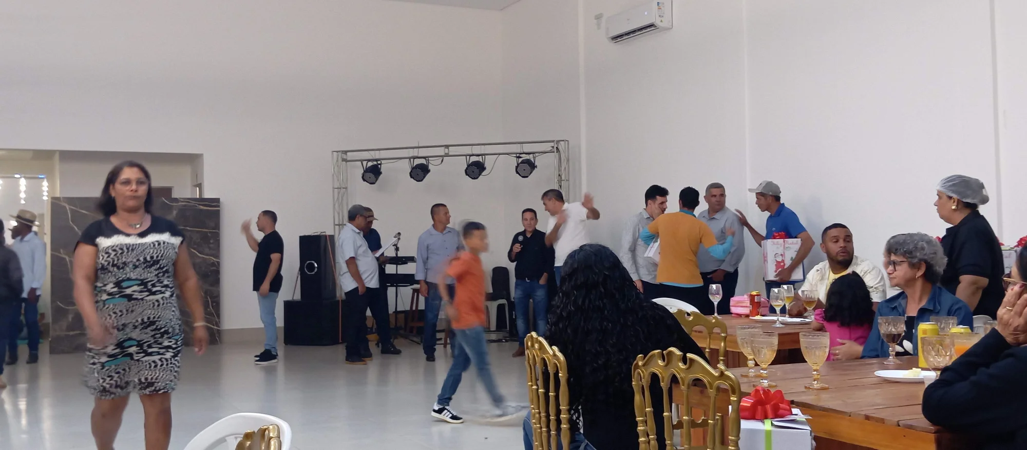 /image/19o-encontro-de-liderancas-rurais-reune-autoridades-associacoes-e-produtores-em-lagoa-dos-patos-mg?src=https%3A%2F%2Fimg2.pixhost.to%2Fimages%2F7461%2F719066132_img_20251205_214147.jpg&w=2000&q=85